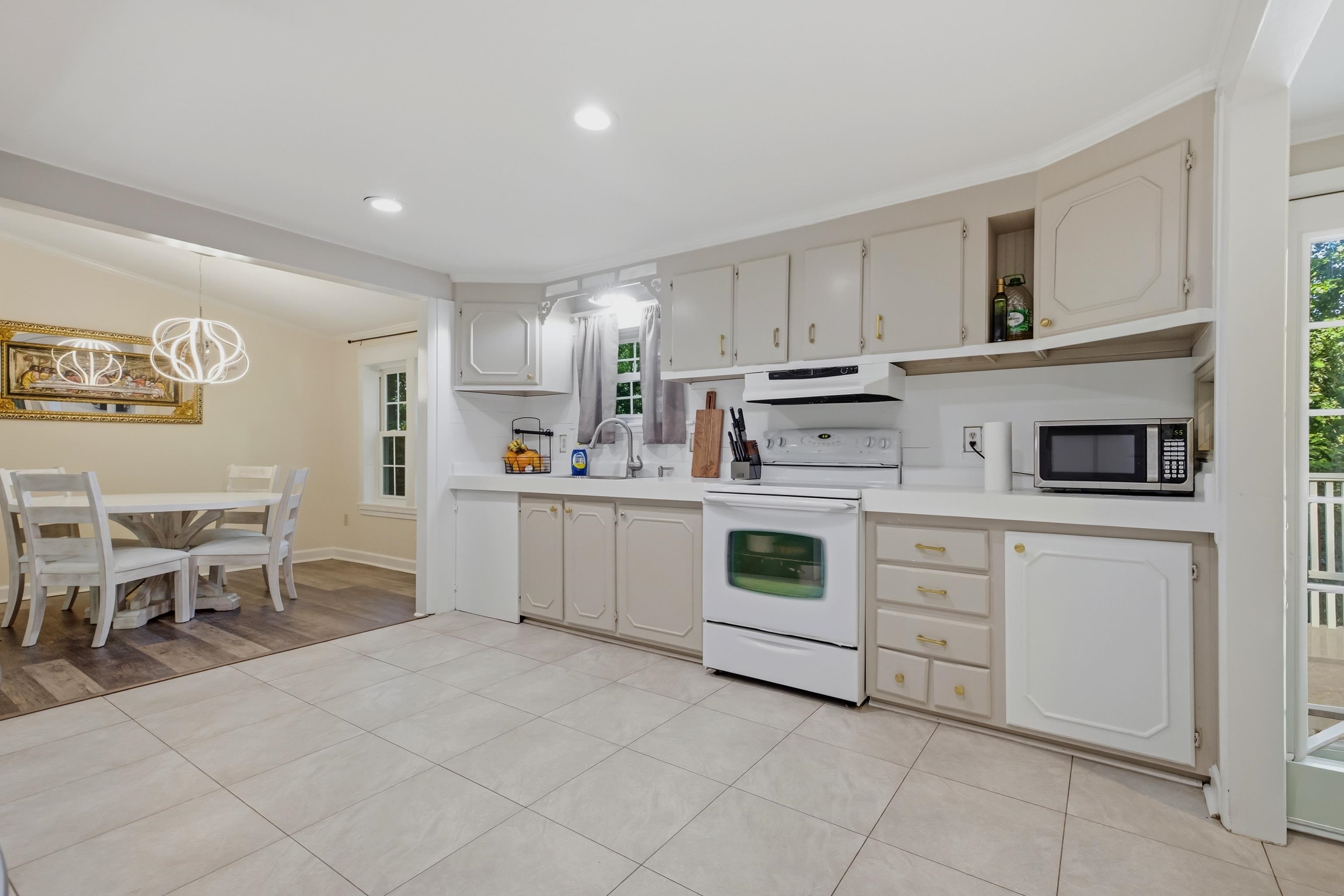 391 Di-cindy Ln. Property Photo 21