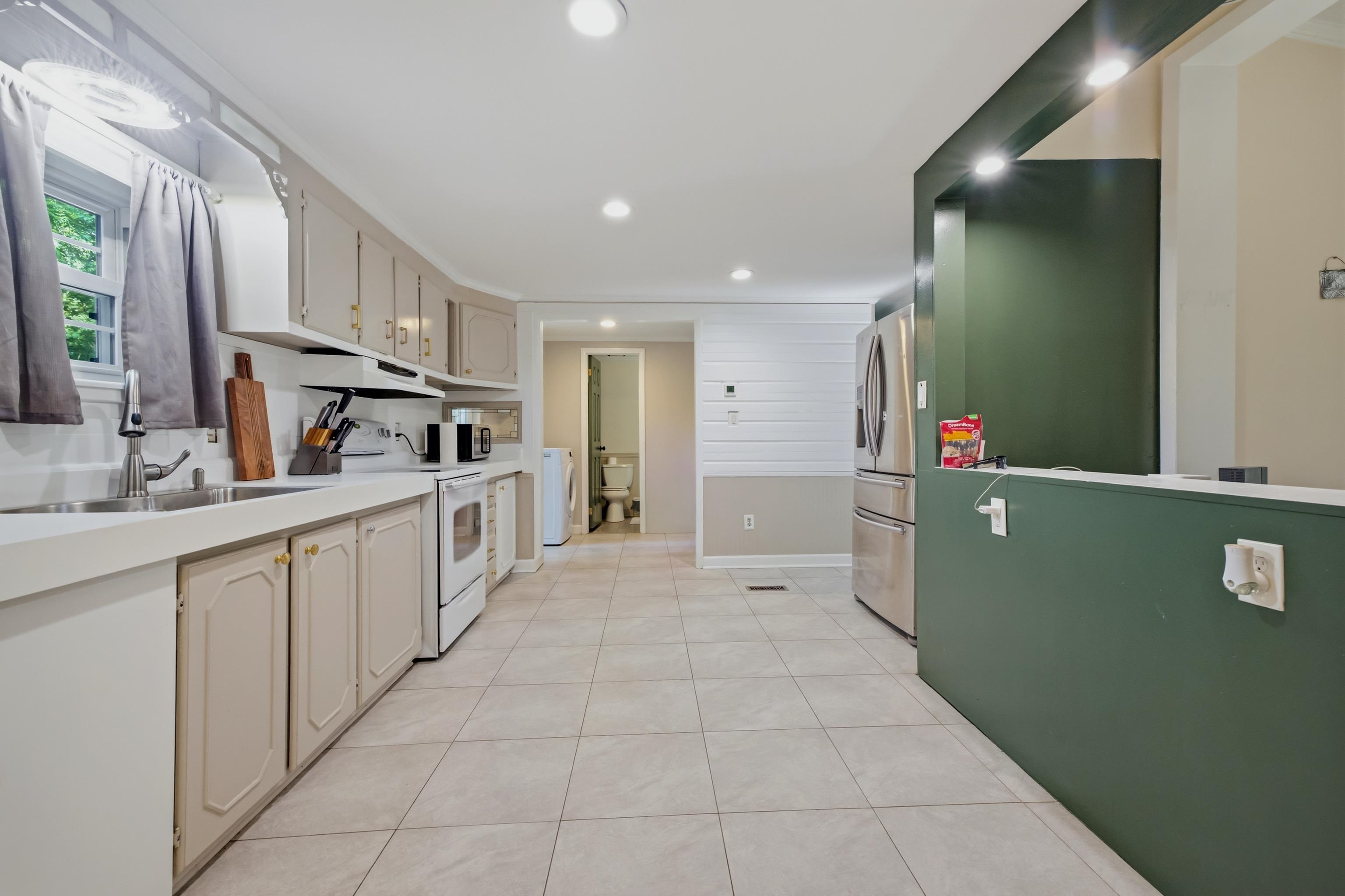 391 Di-cindy Ln. Property Photo 22