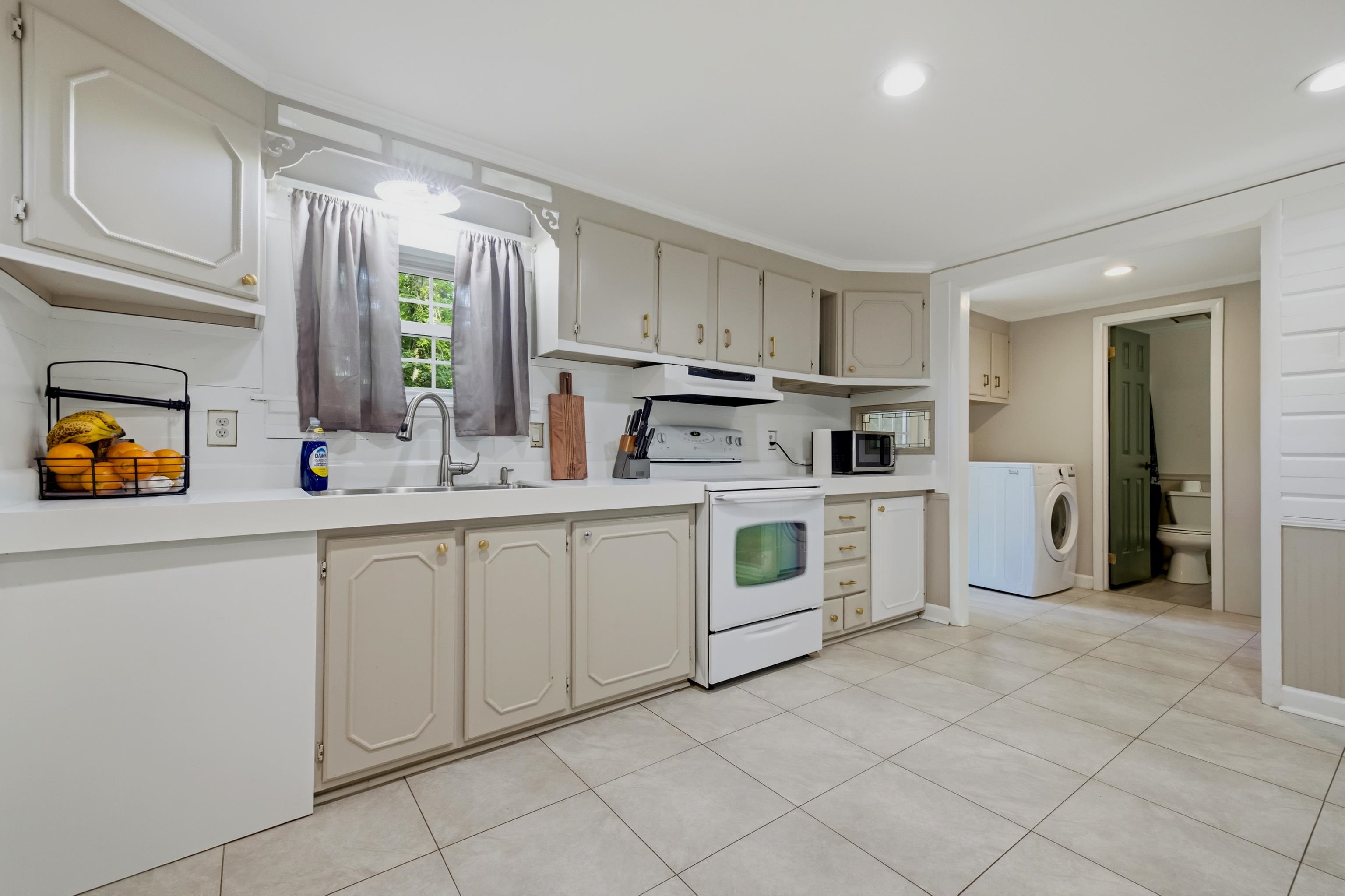 391 Di-cindy Ln. Property Photo 23
