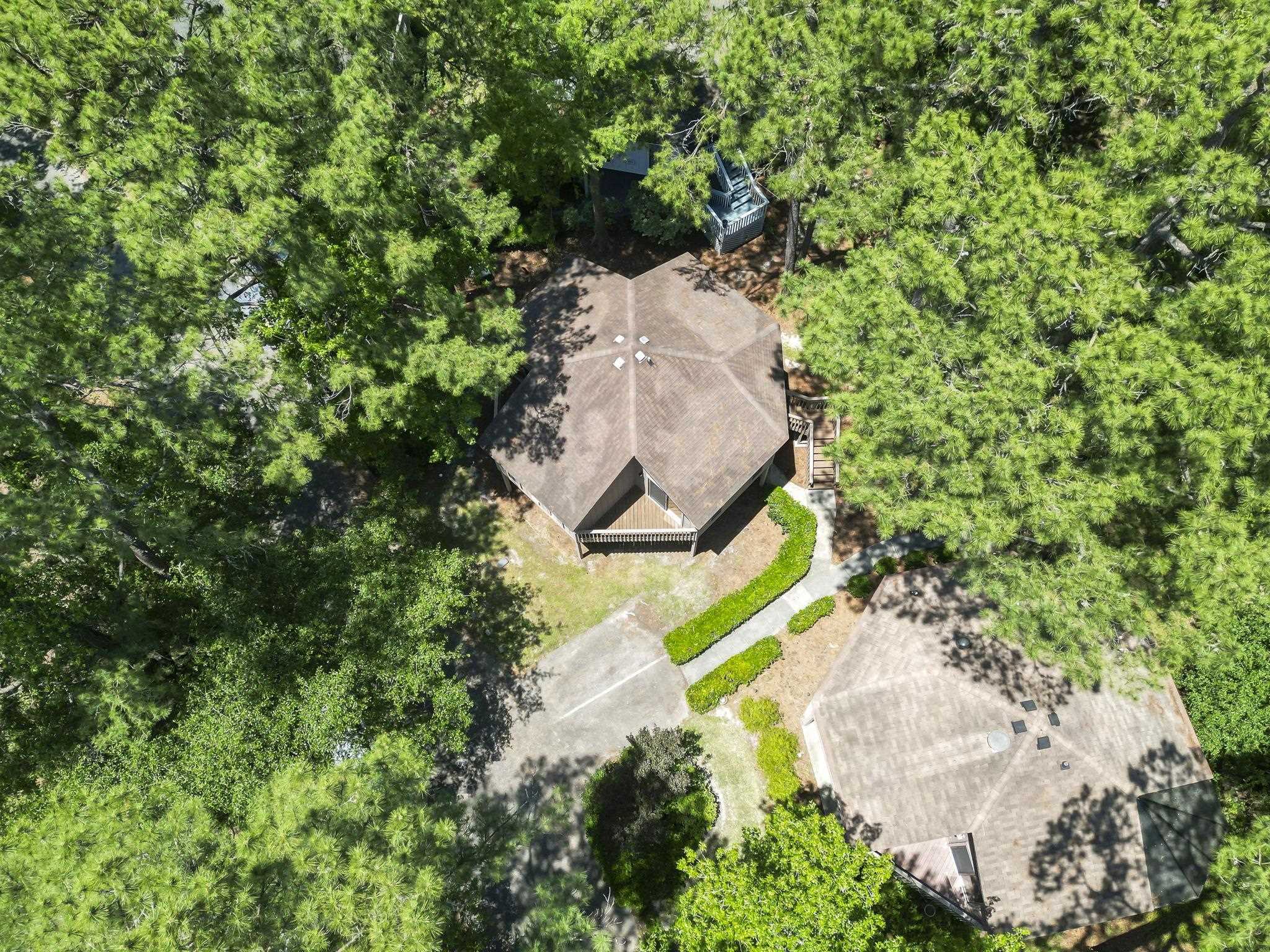 752 Tall Oaks Ct. Property Photo 2