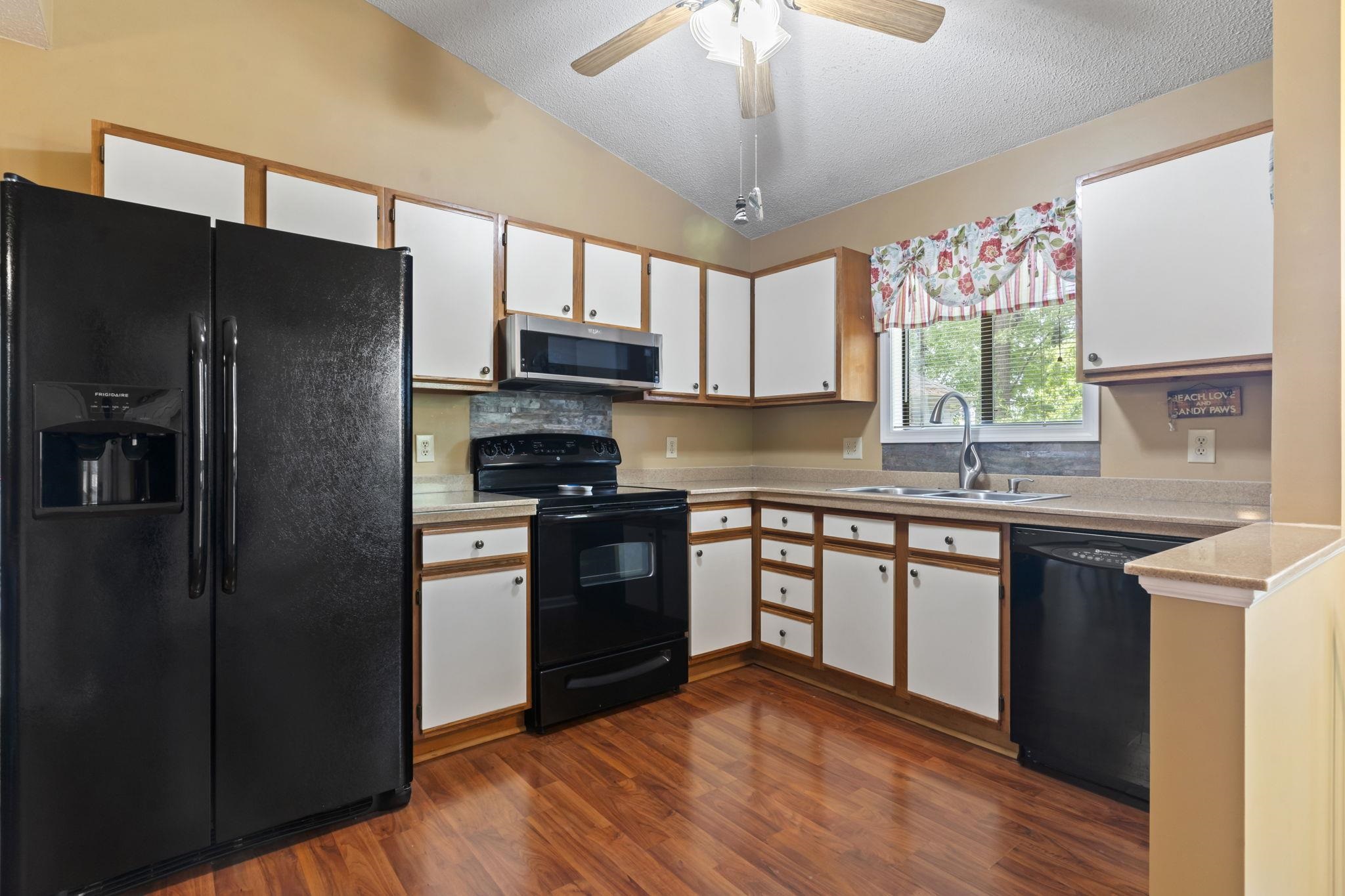 752 Tall Oaks Ct. Property Photo 7