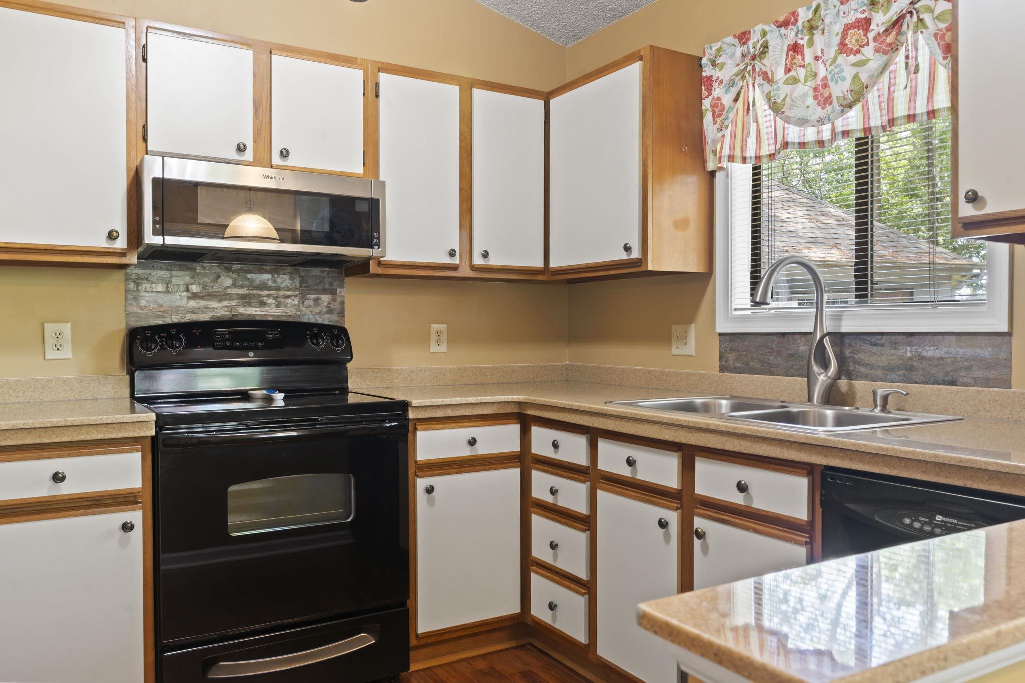 752 Tall Oaks Ct. Property Photo 8