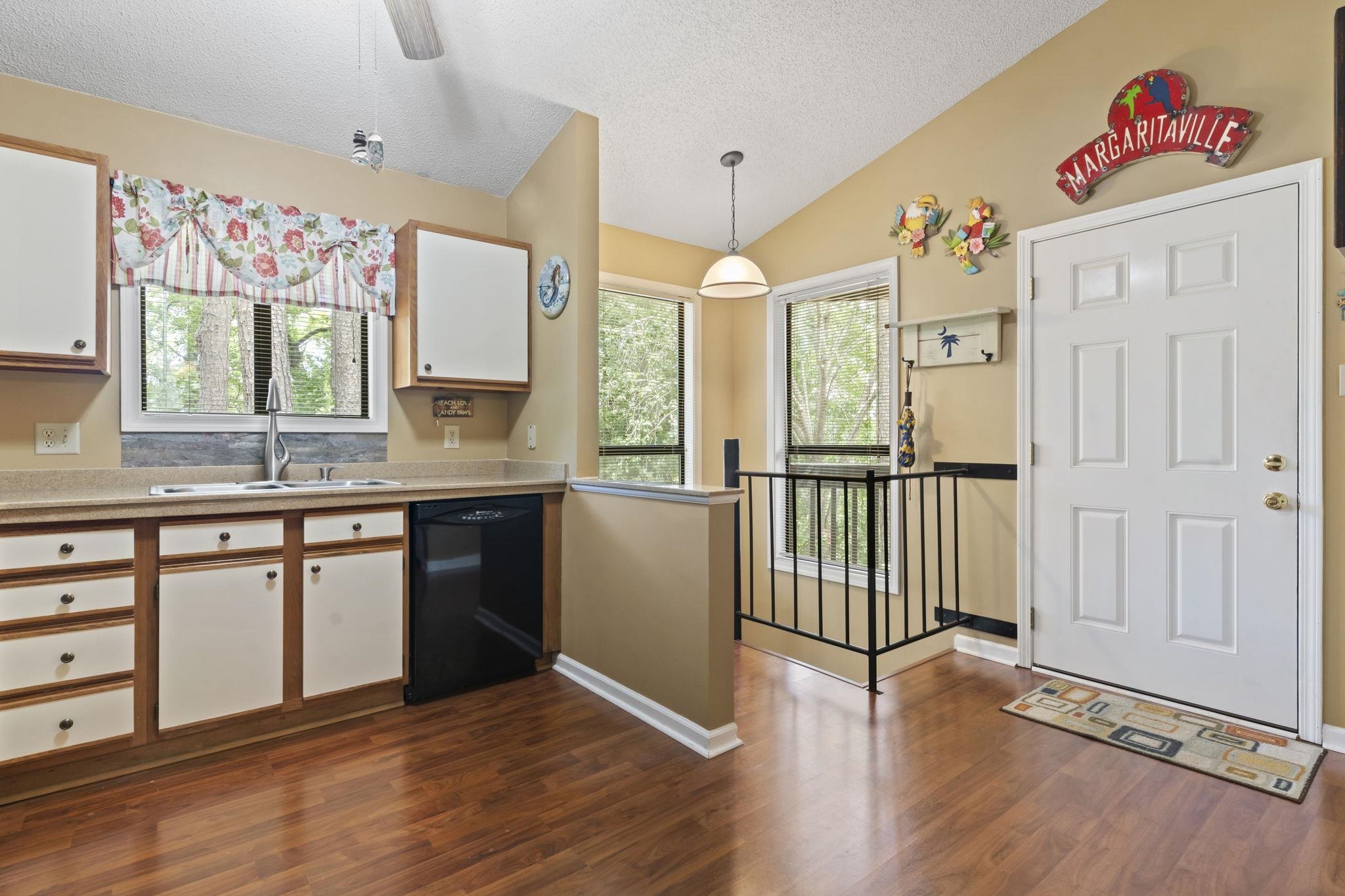 752 Tall Oaks Ct. Property Photo 9