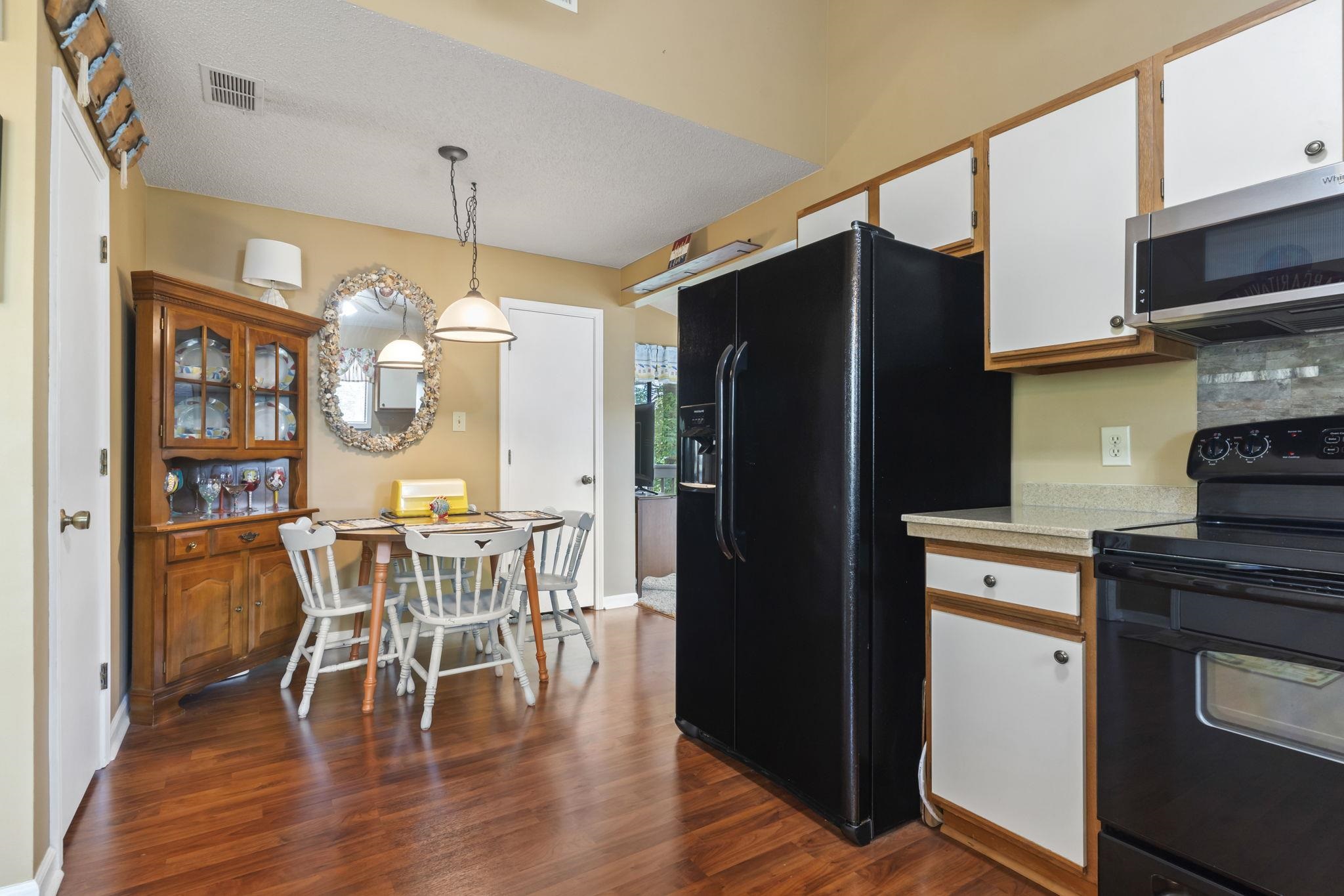 752 Tall Oaks Ct. Property Photo 10
