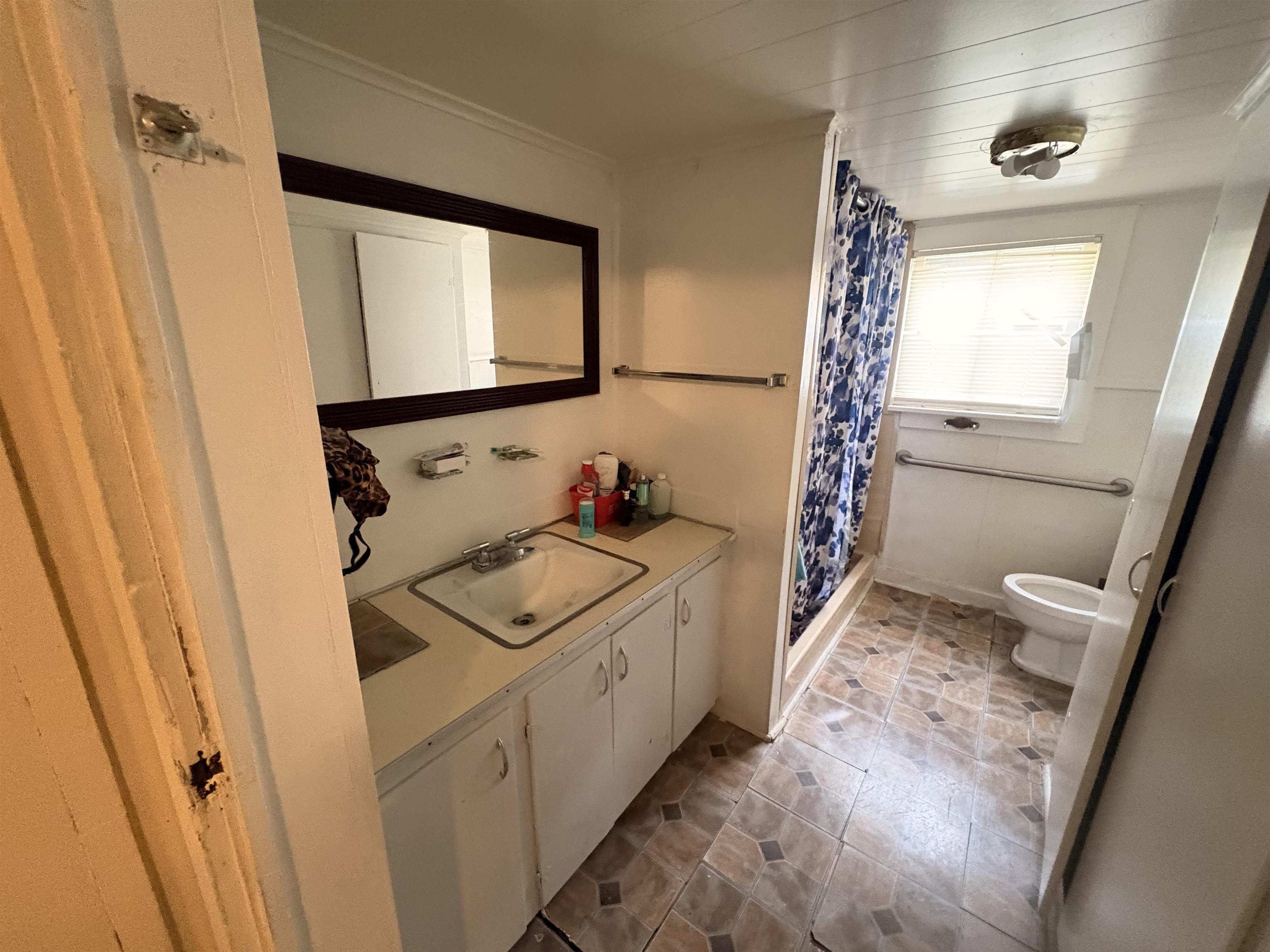 319 N Main St. Property Photo 11