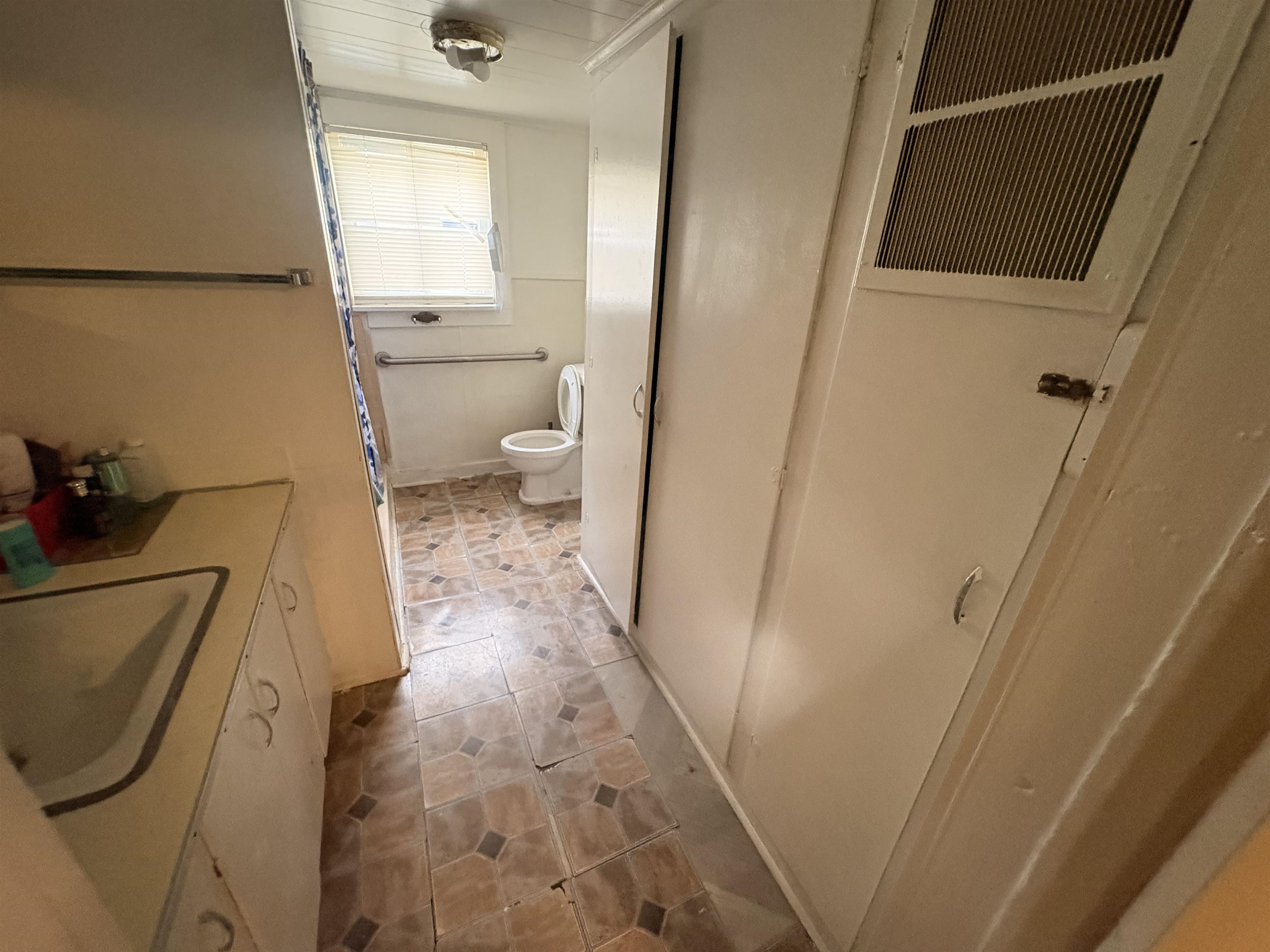 319 N Main St. Property Photo 12