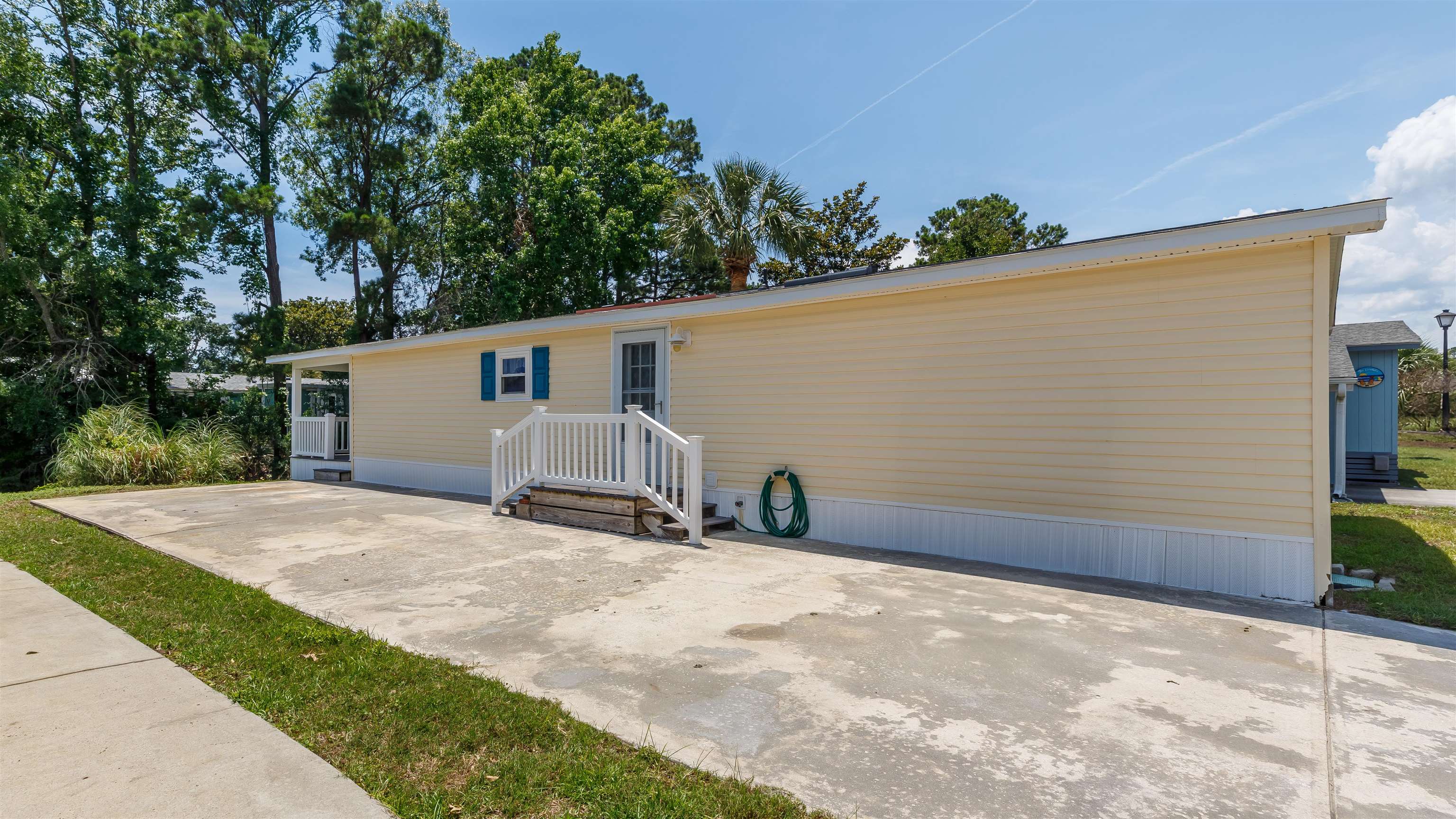 1864 Sunrise Dr. Property Photo 2