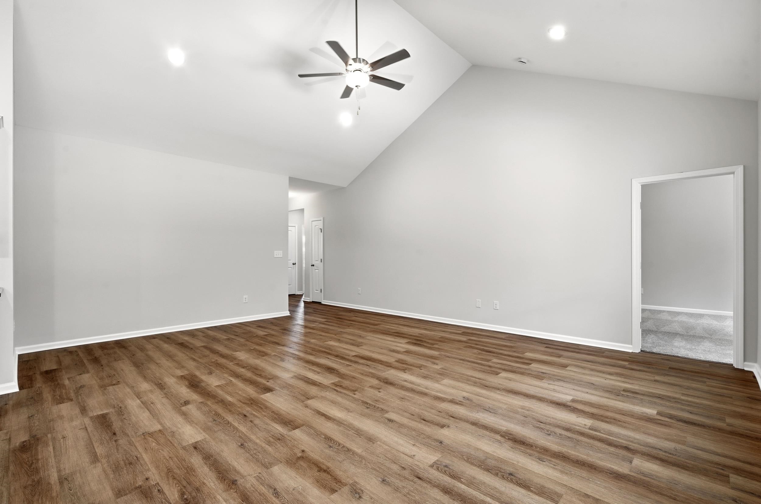 905 Woodside Dr. Property Photo 3