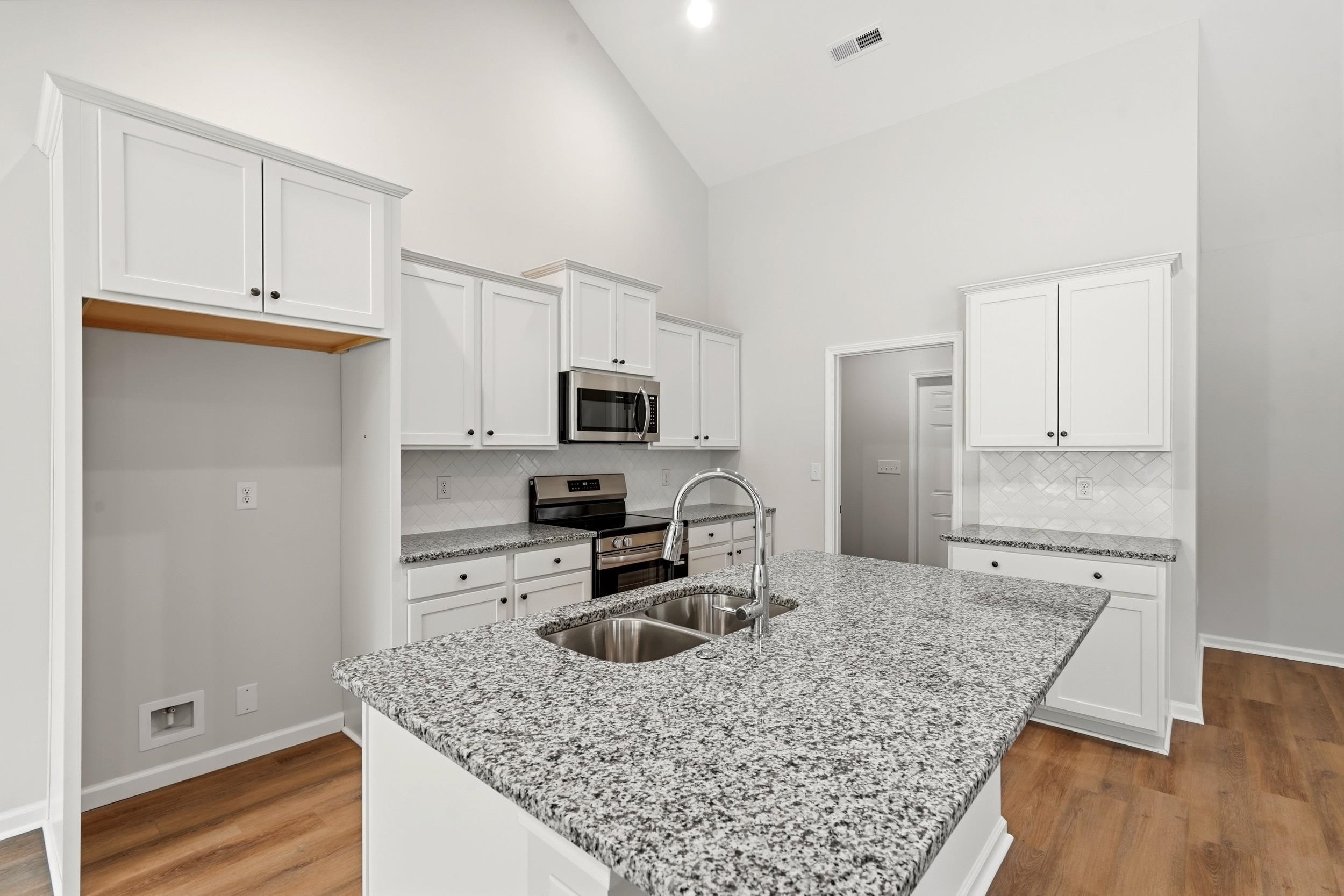 905 Woodside Dr. Property Photo 6