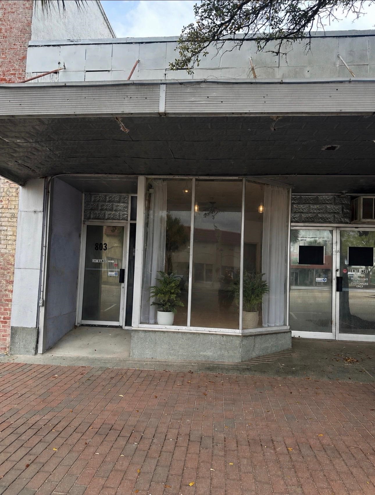 803 Main St. Property Photo 1