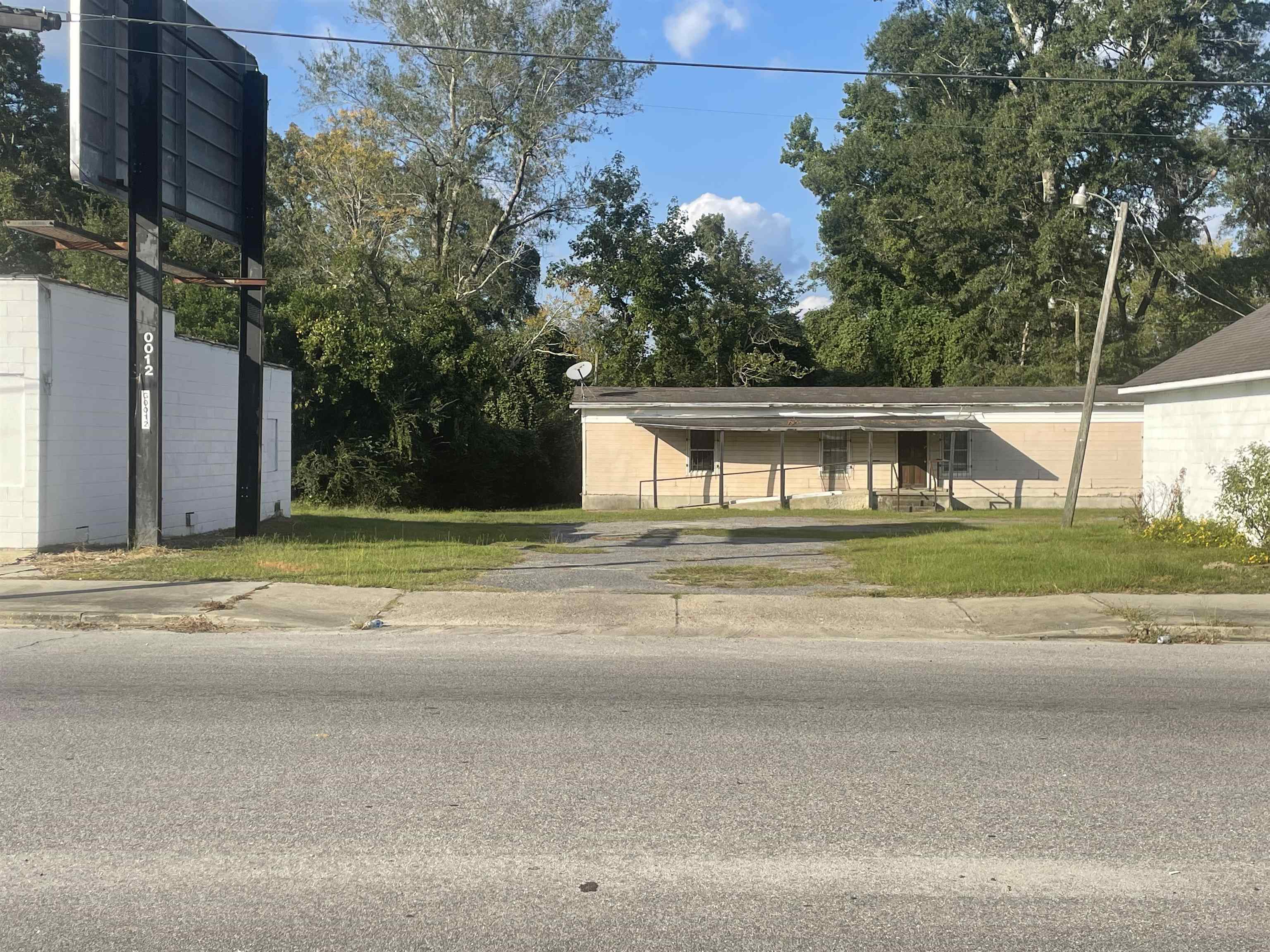 220 W Main St. Property Photo 1