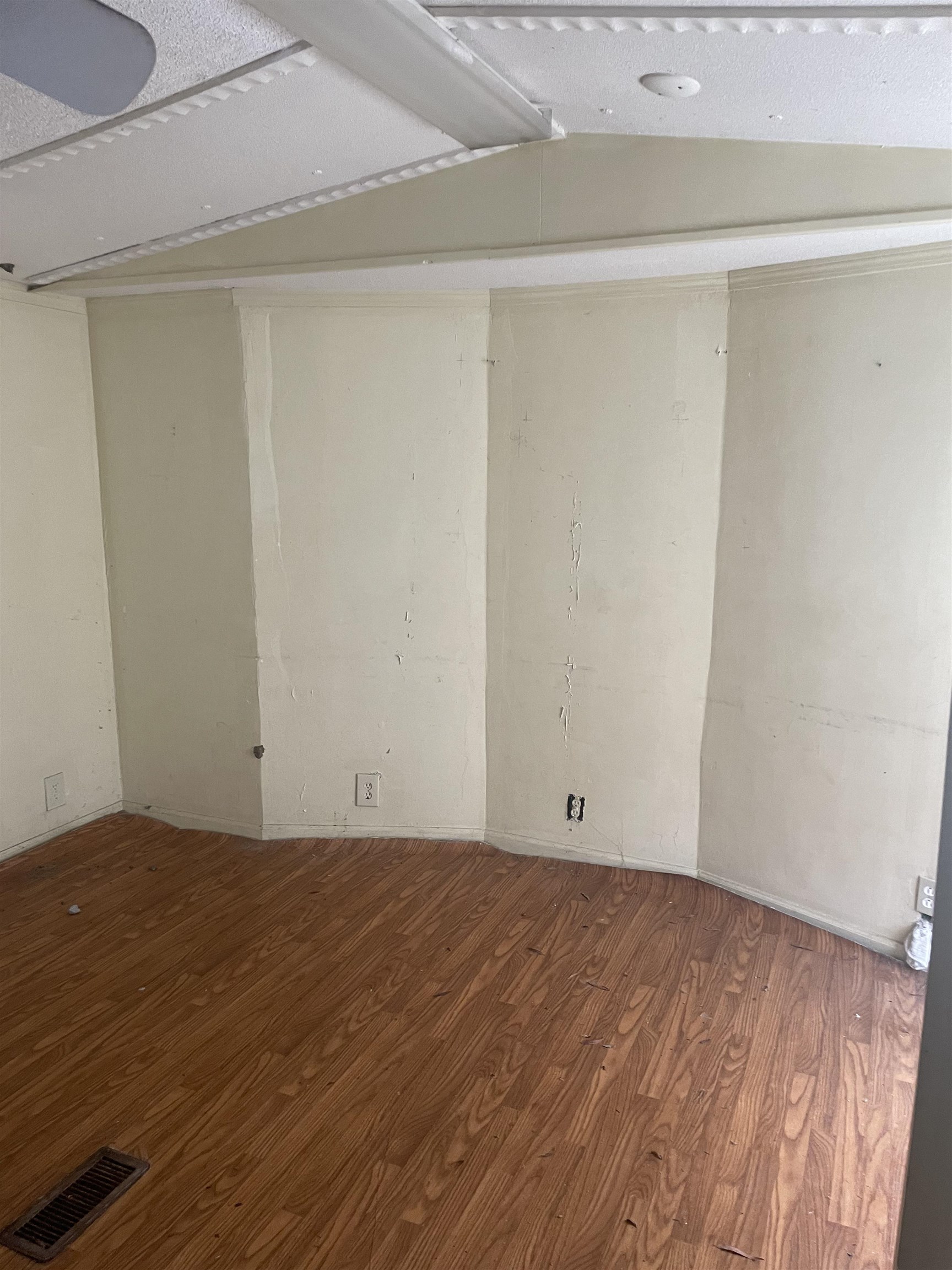 220 W Main St. Property Photo 3