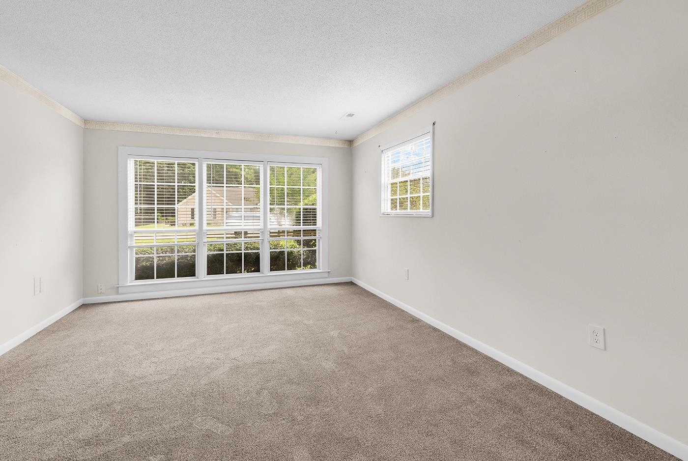 356 Lakewood Ave. Property Photo 13