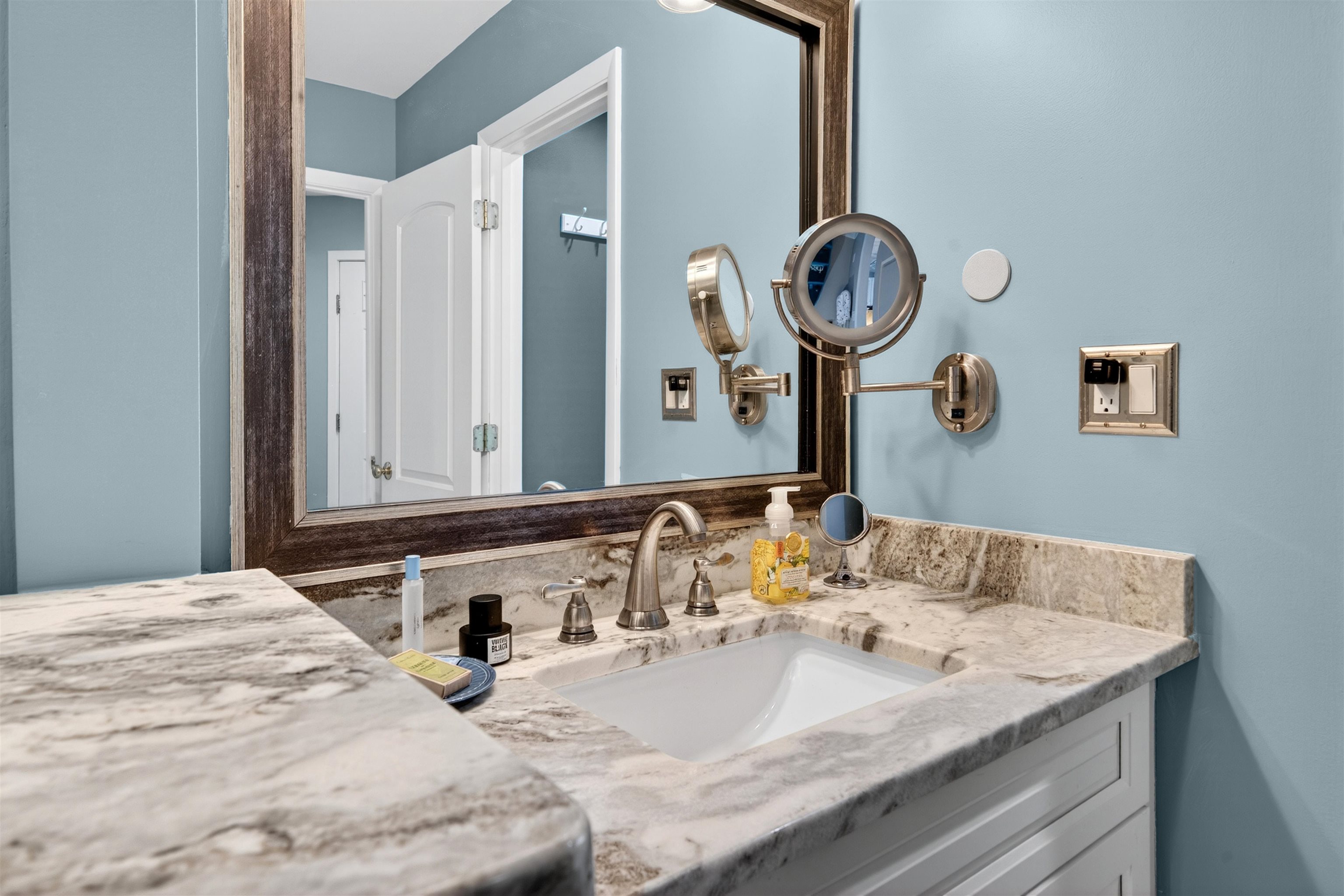 110 Hartland Dr. Property Photo 28