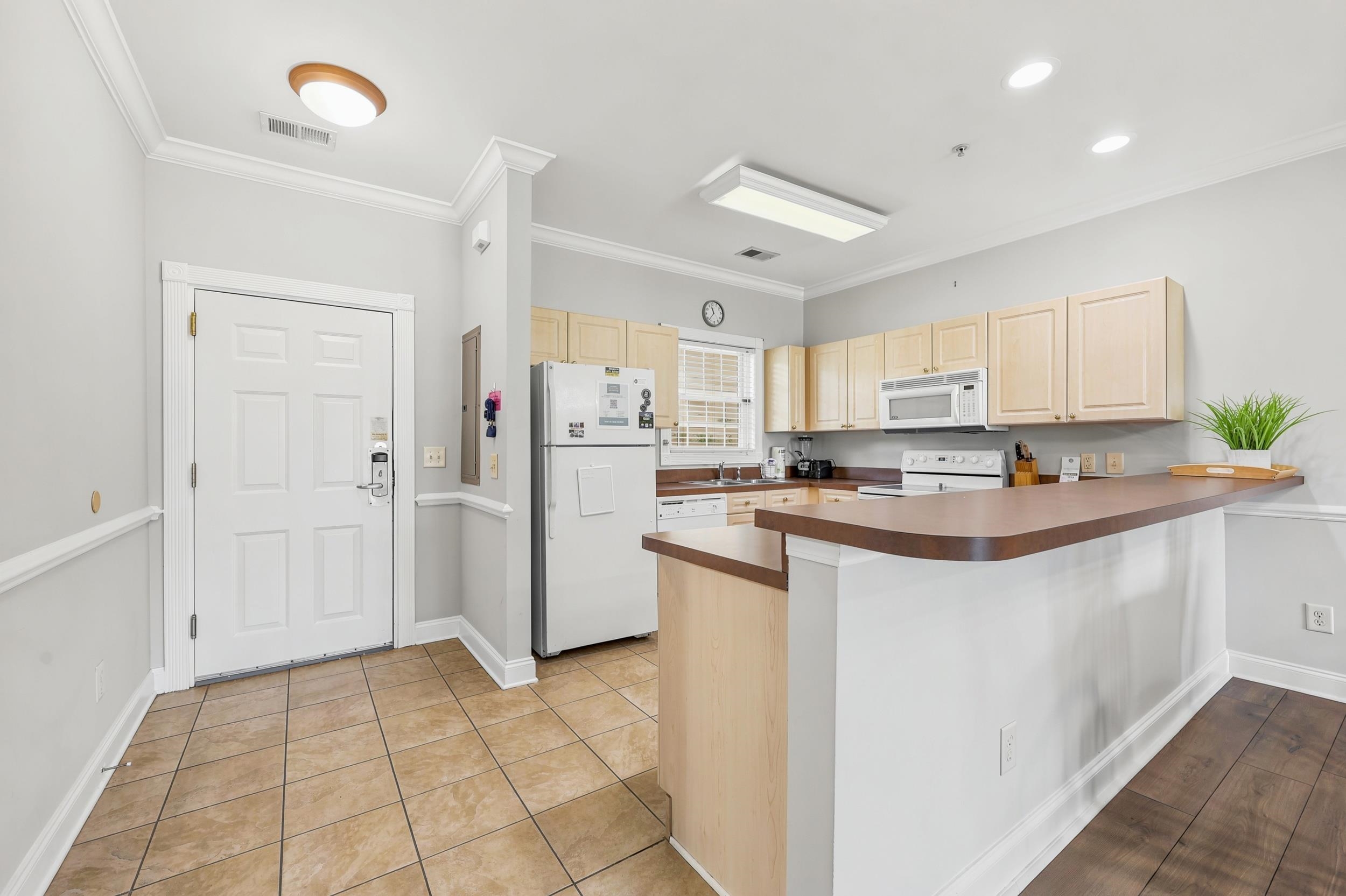 4893 Magnolia Point Ln. Property Photo 15