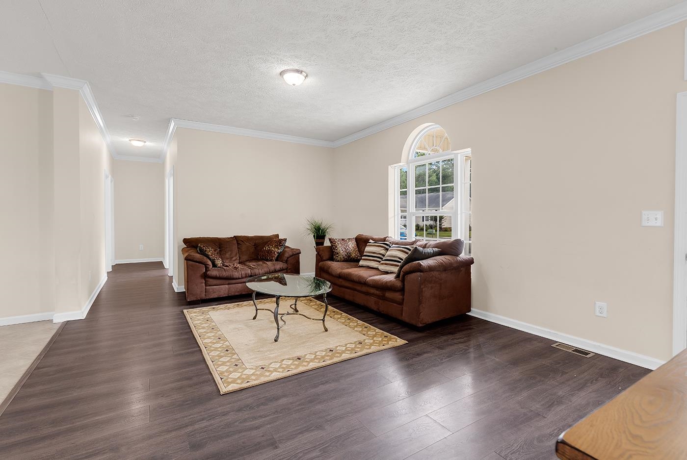 1109 Weldon Ln. Property Photo 4