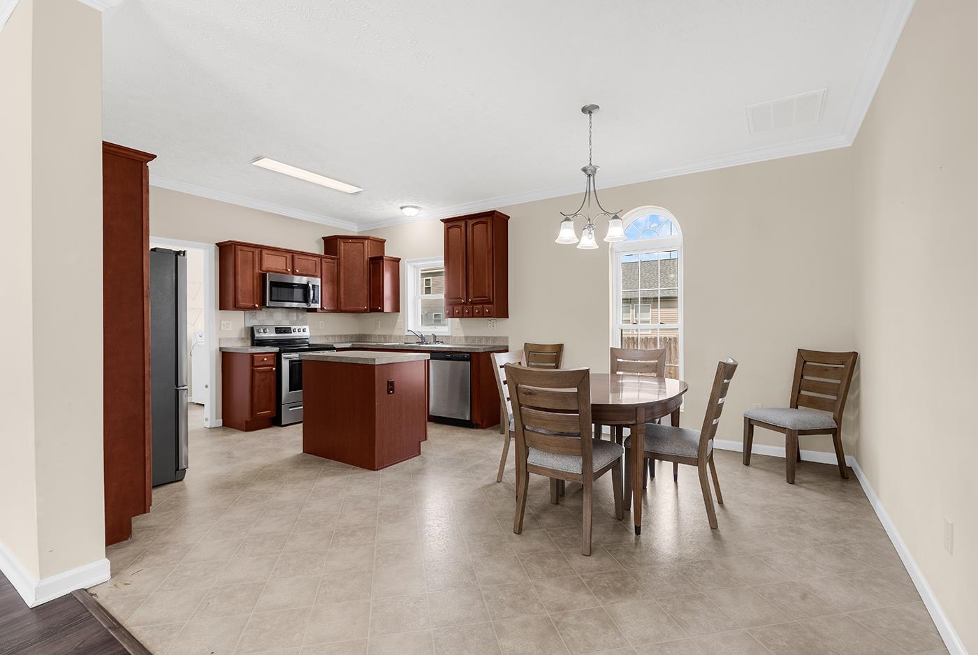 1109 Weldon Ln. Property Photo 5