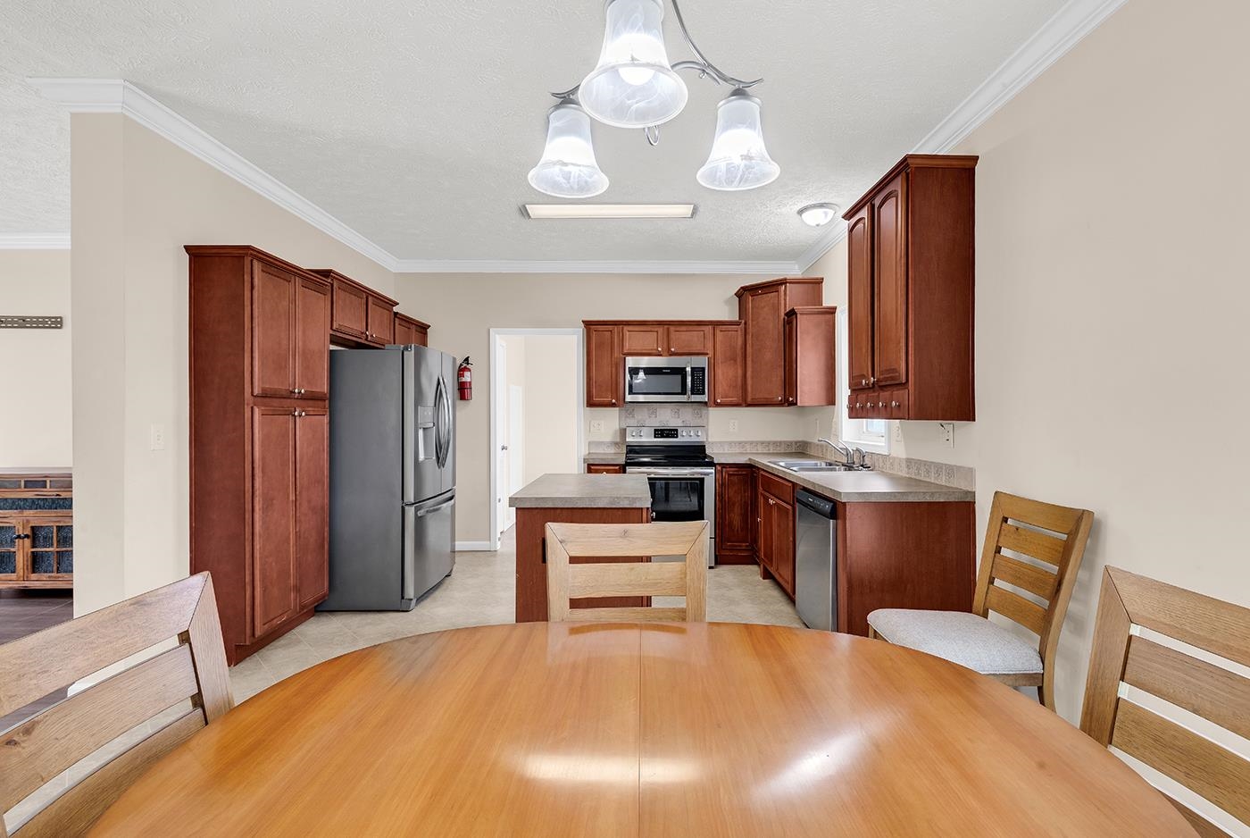 1109 Weldon Ln. Property Photo 6