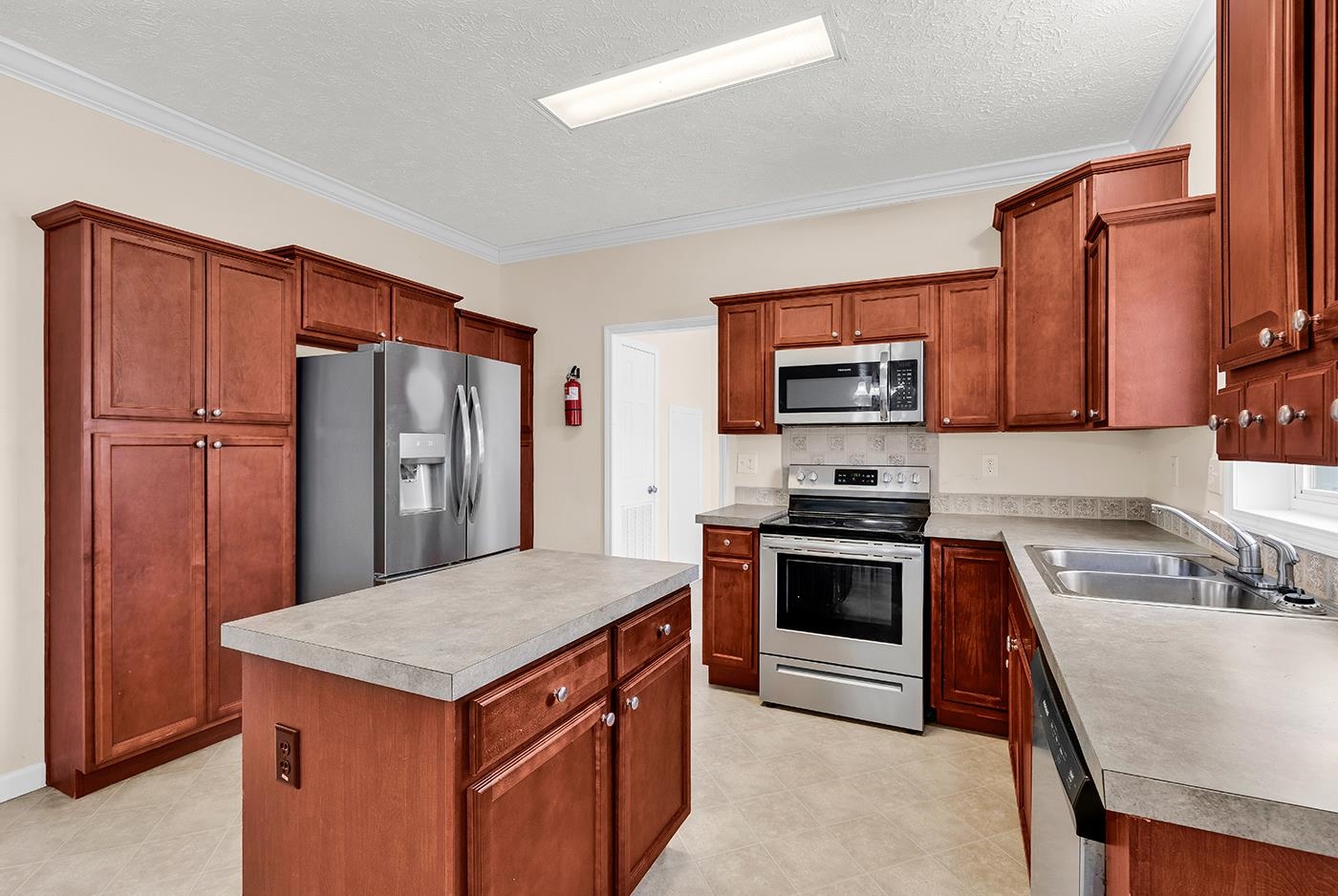 1109 Weldon Ln. Property Photo 8