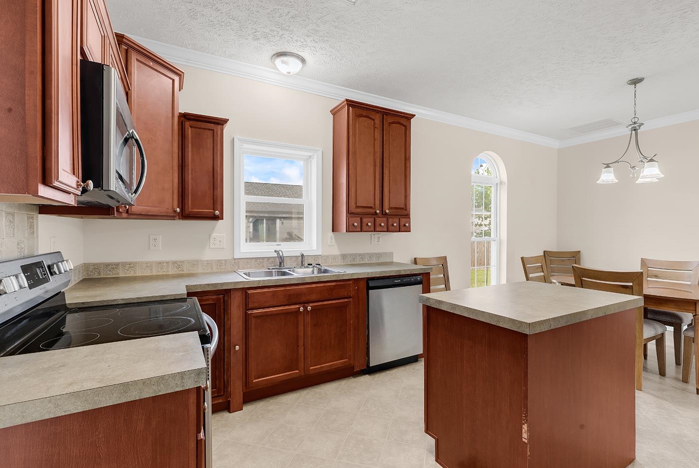 1109 Weldon Ln. Property Photo 10