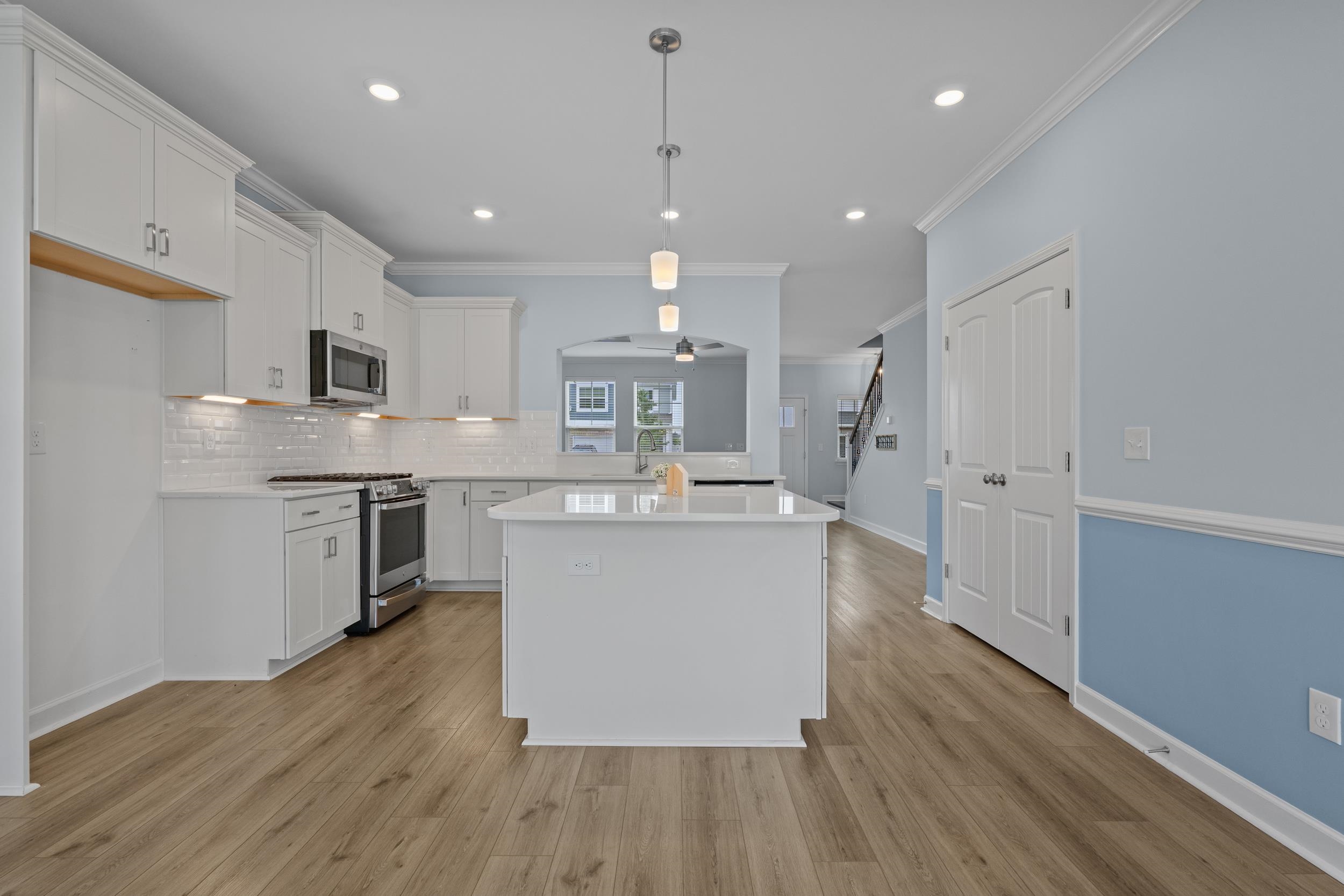 732 Enchantment Loop Property Photo 11