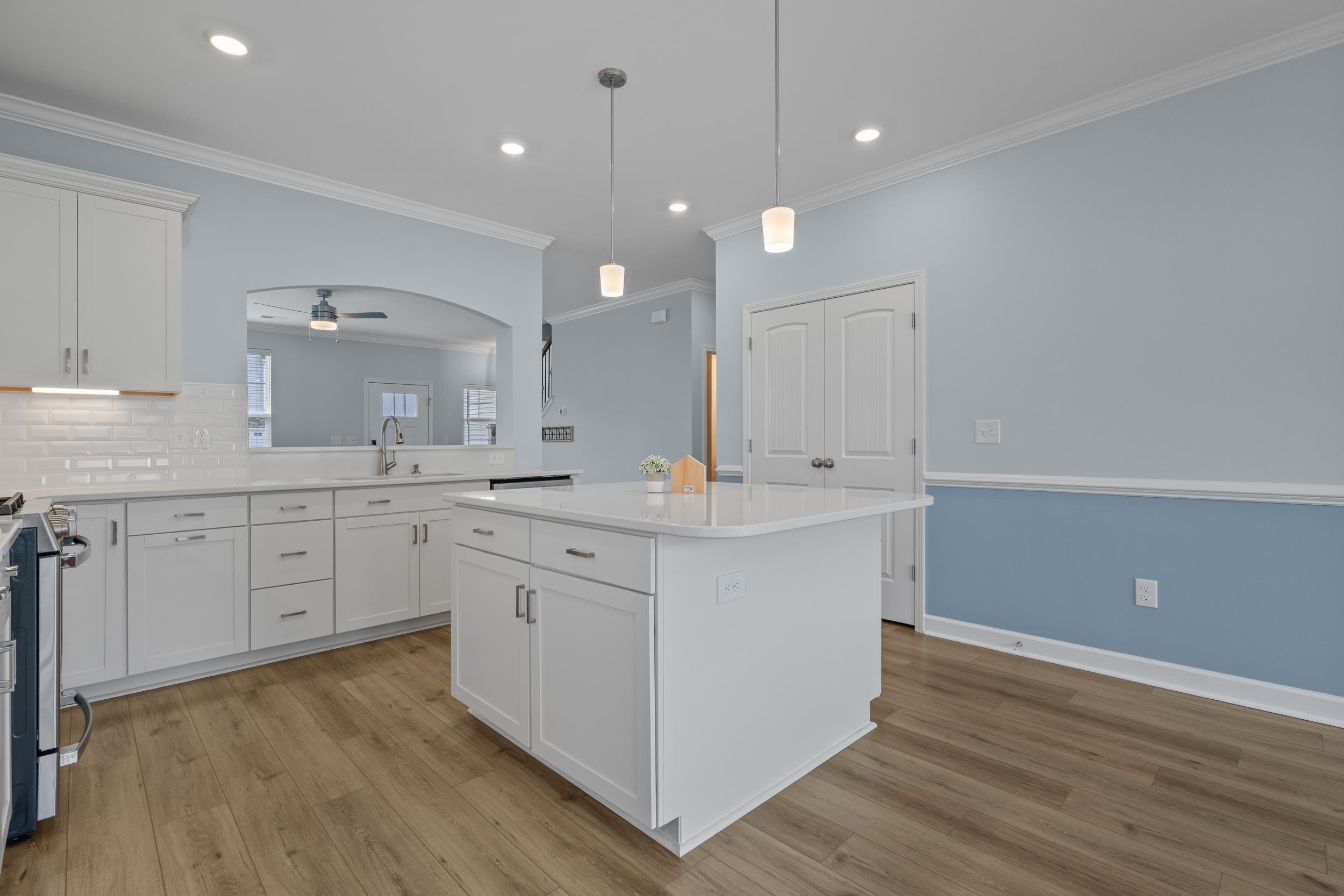 732 Enchantment Loop Property Photo 12
