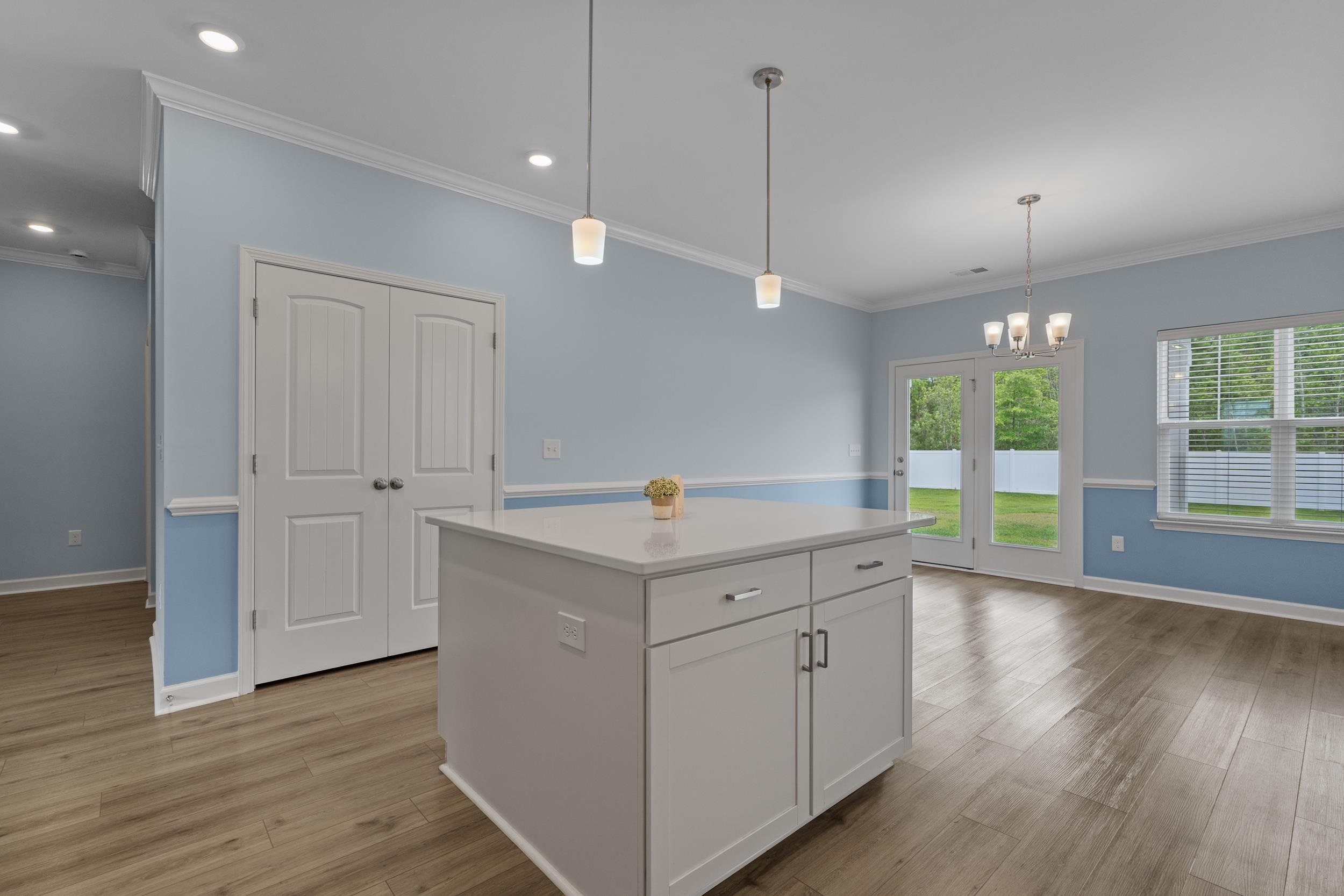 732 Enchantment Loop Property Photo 14