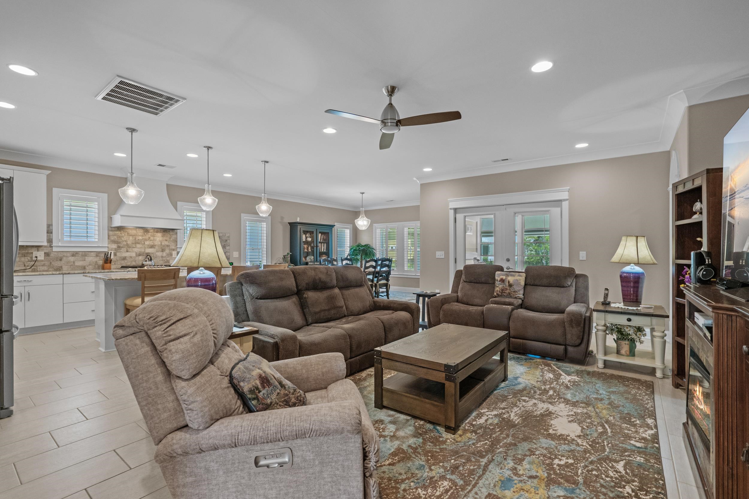 2100 Clematis Ct. Property Photo 9