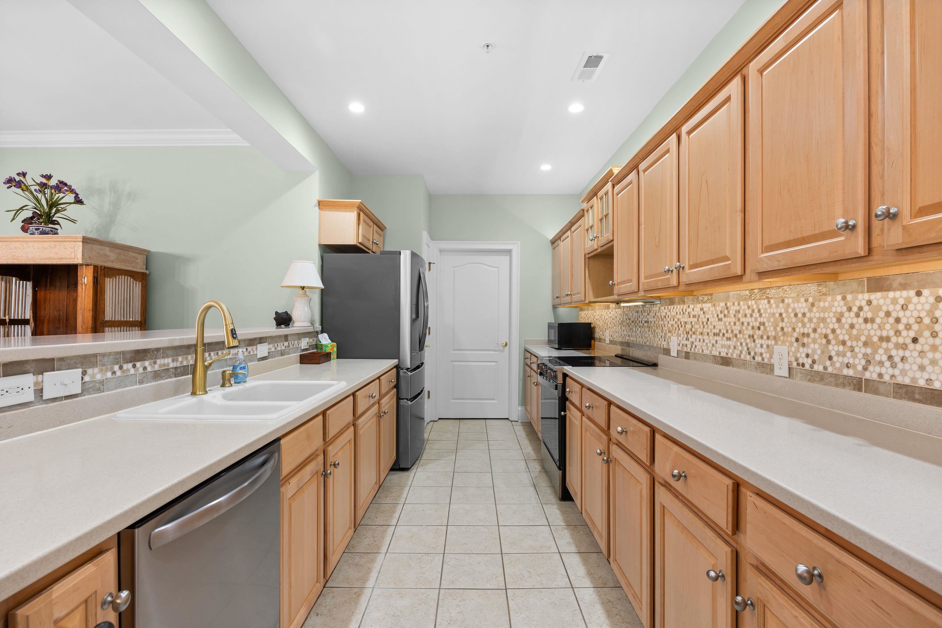 2180 Waterview Dr. Property Photo 6