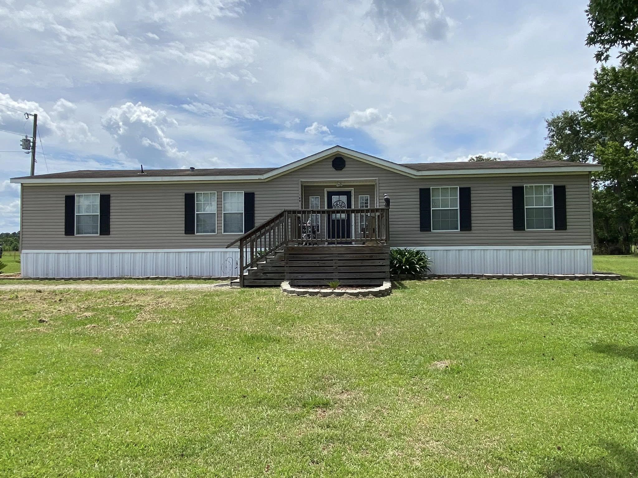 10407 County Line Rd. Property Photo 1