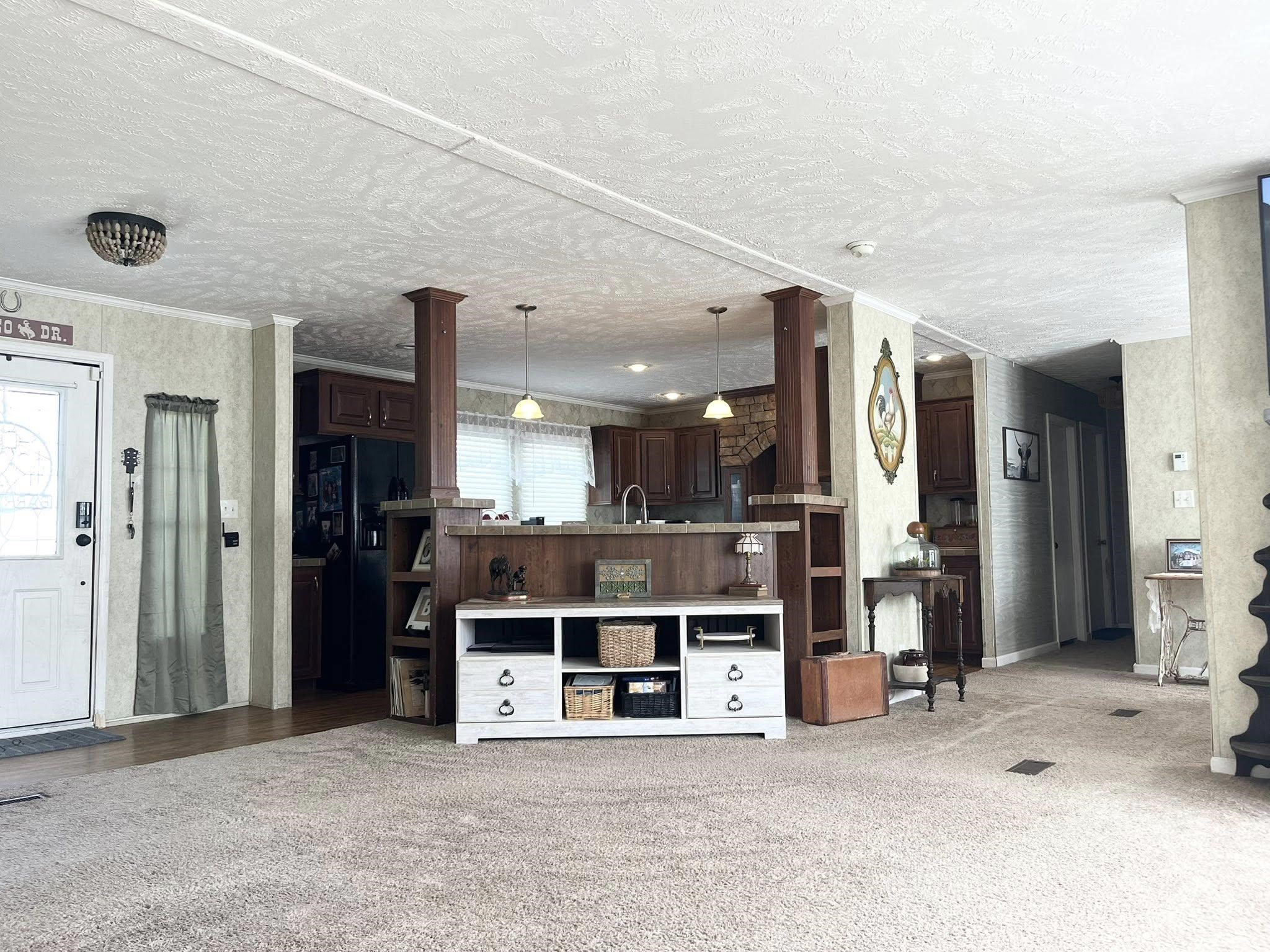 10407 County Line Rd. Property Photo 4