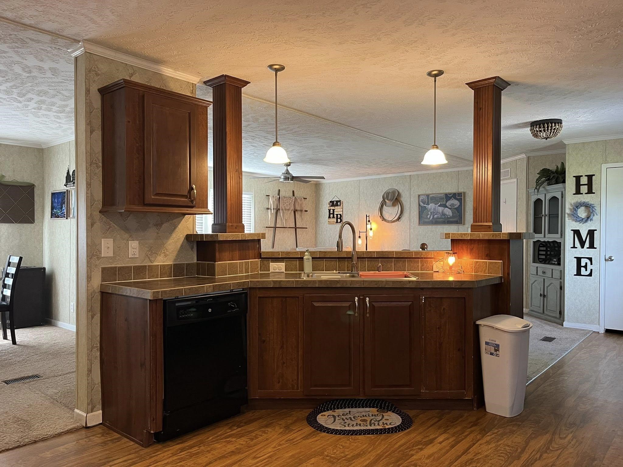 10407 County Line Rd. Property Photo 6