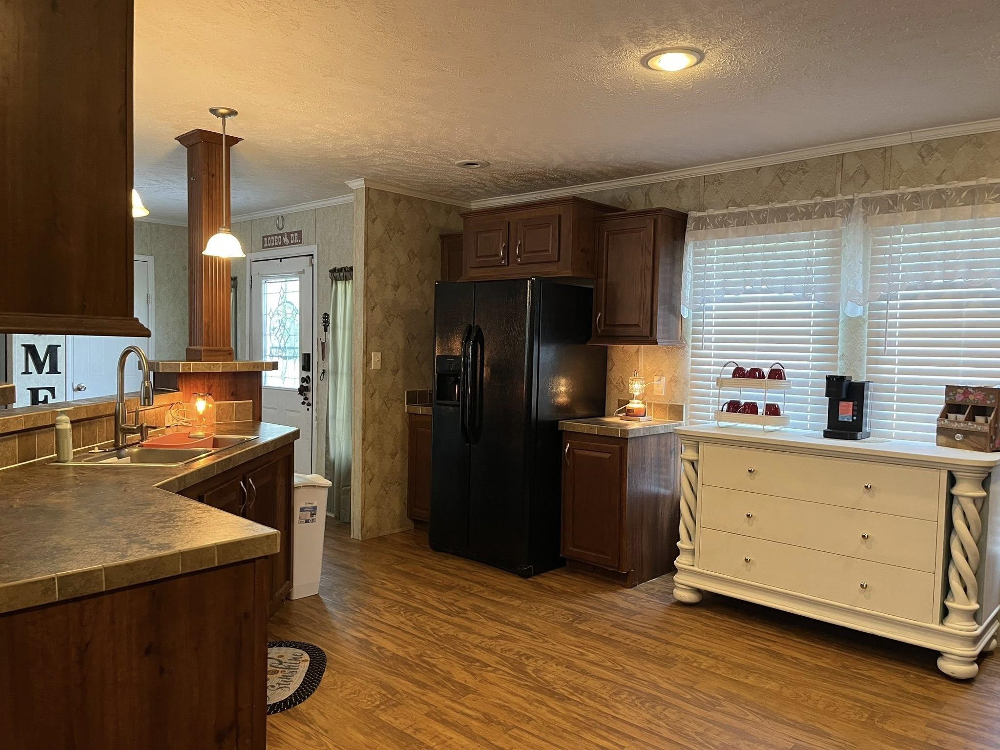 10407 County Line Rd. Property Photo 7