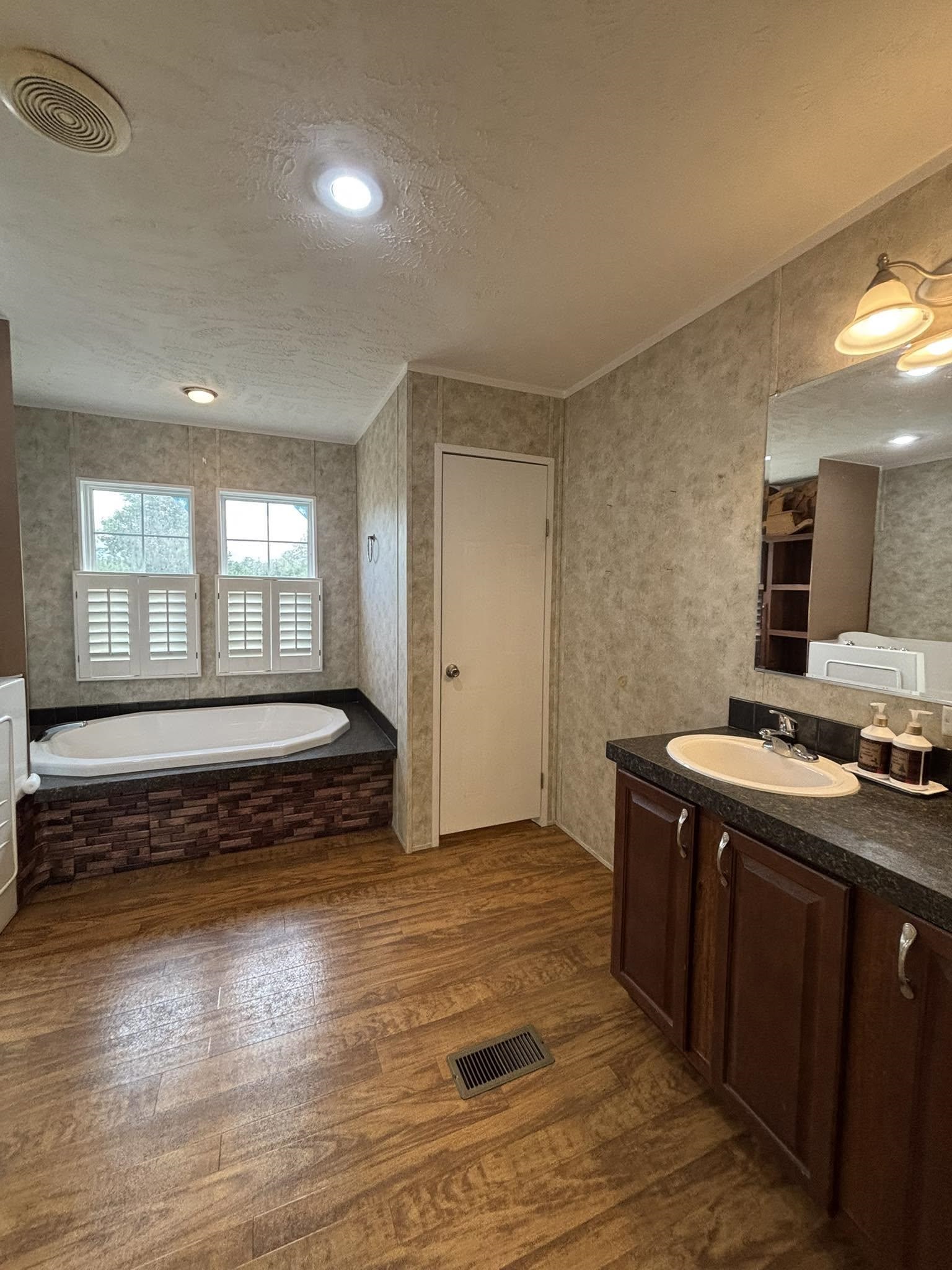 10407 County Line Rd. Property Photo 21