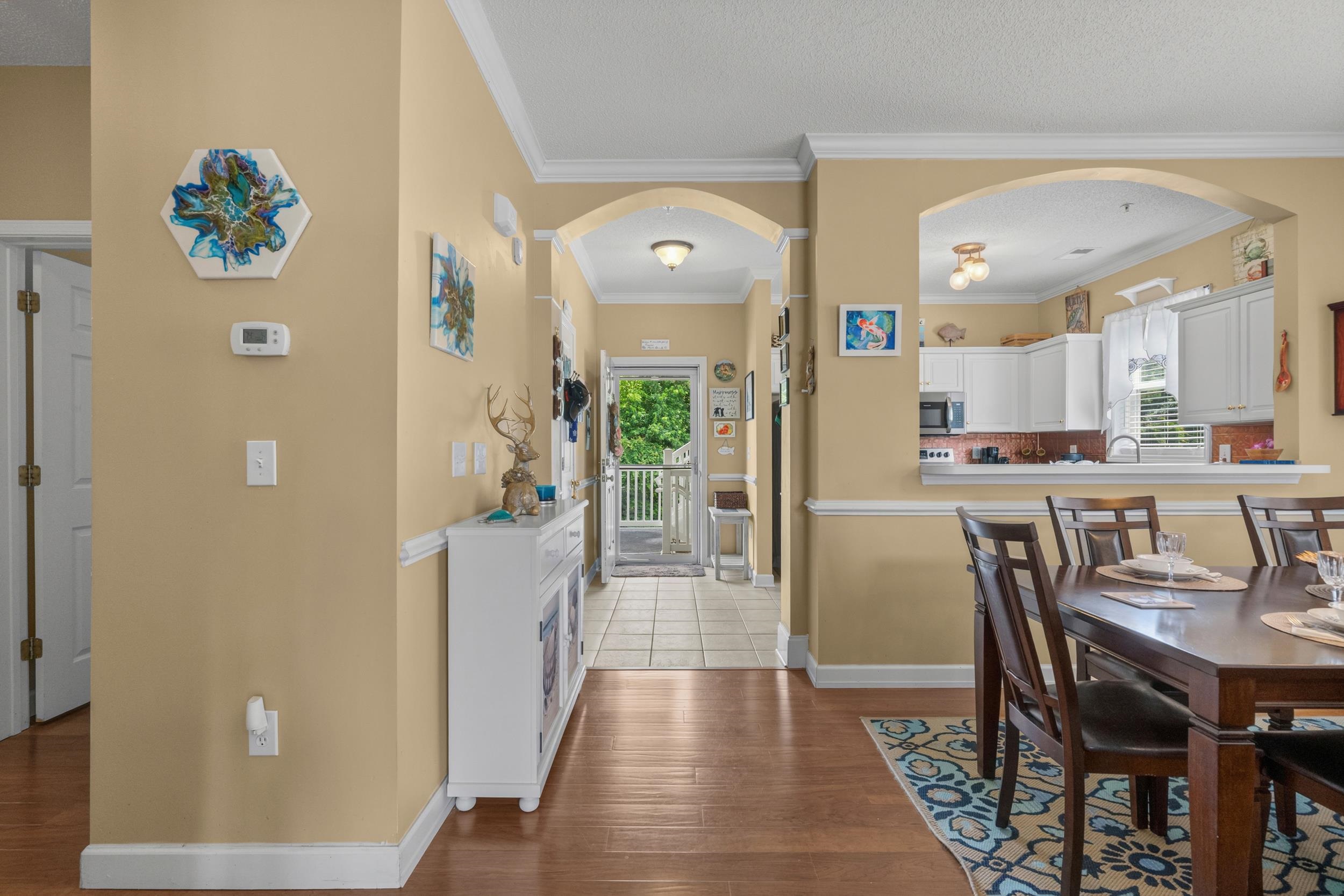 600 Heathrow Dr. Property Photo 4