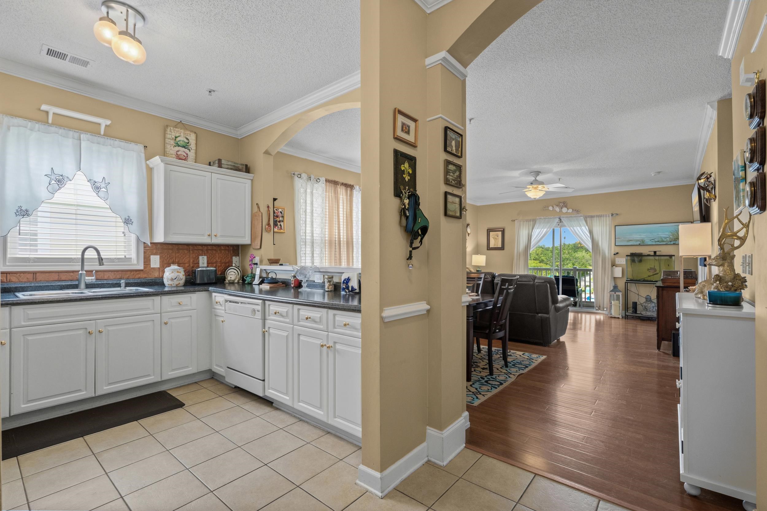 600 Heathrow Dr. Property Photo 5