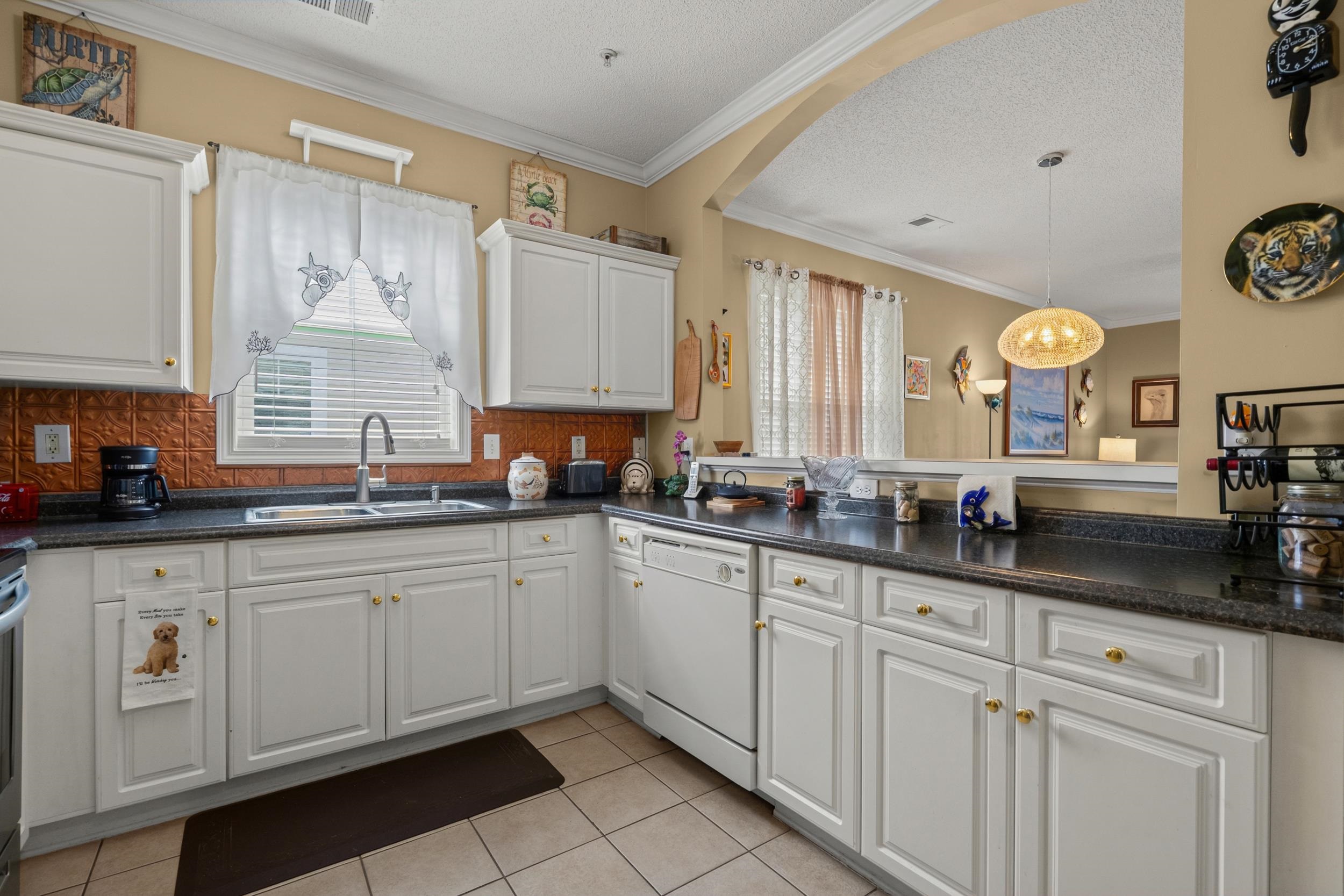 600 Heathrow Dr. Property Photo 13