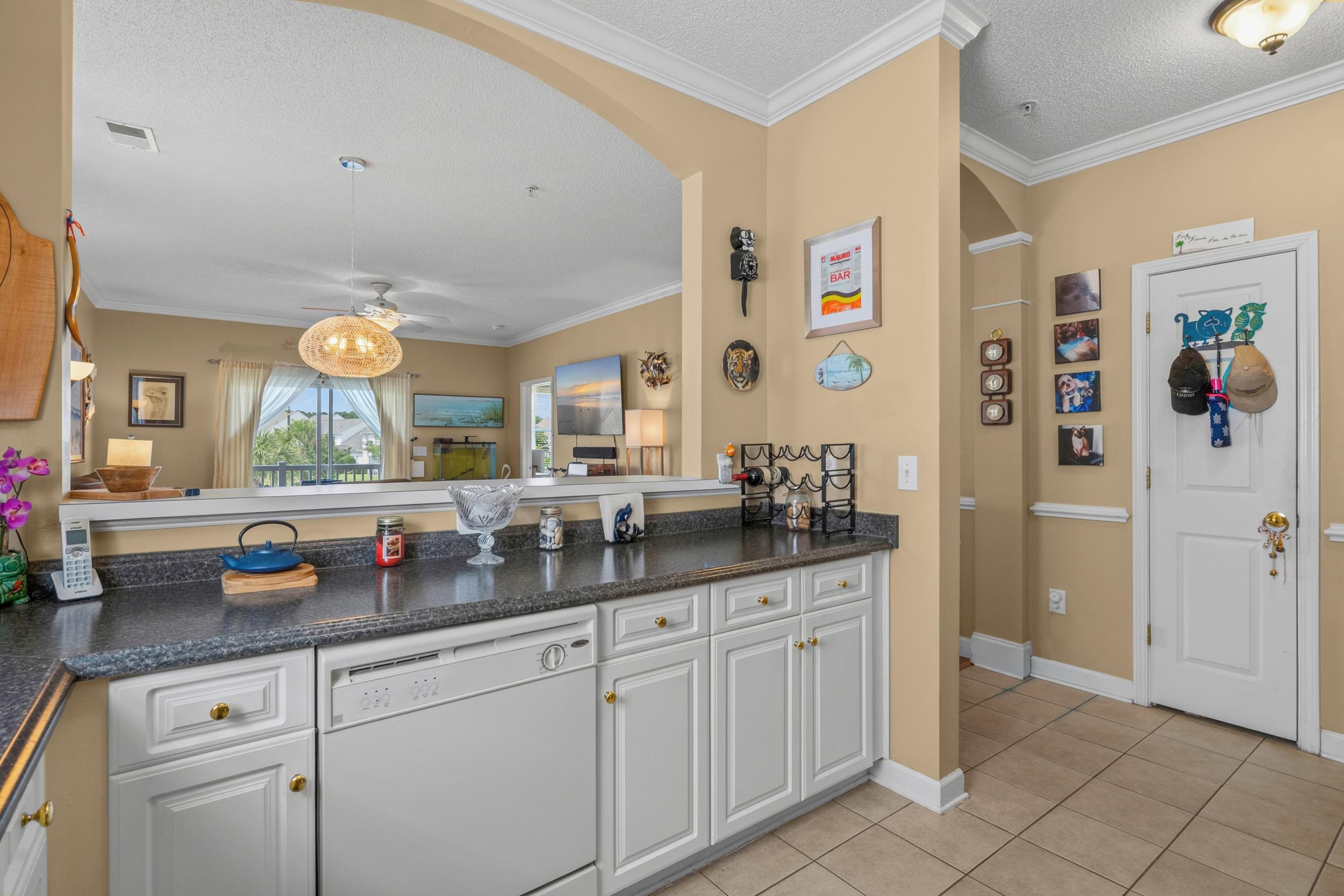 600 Heathrow Dr. Property Photo 15