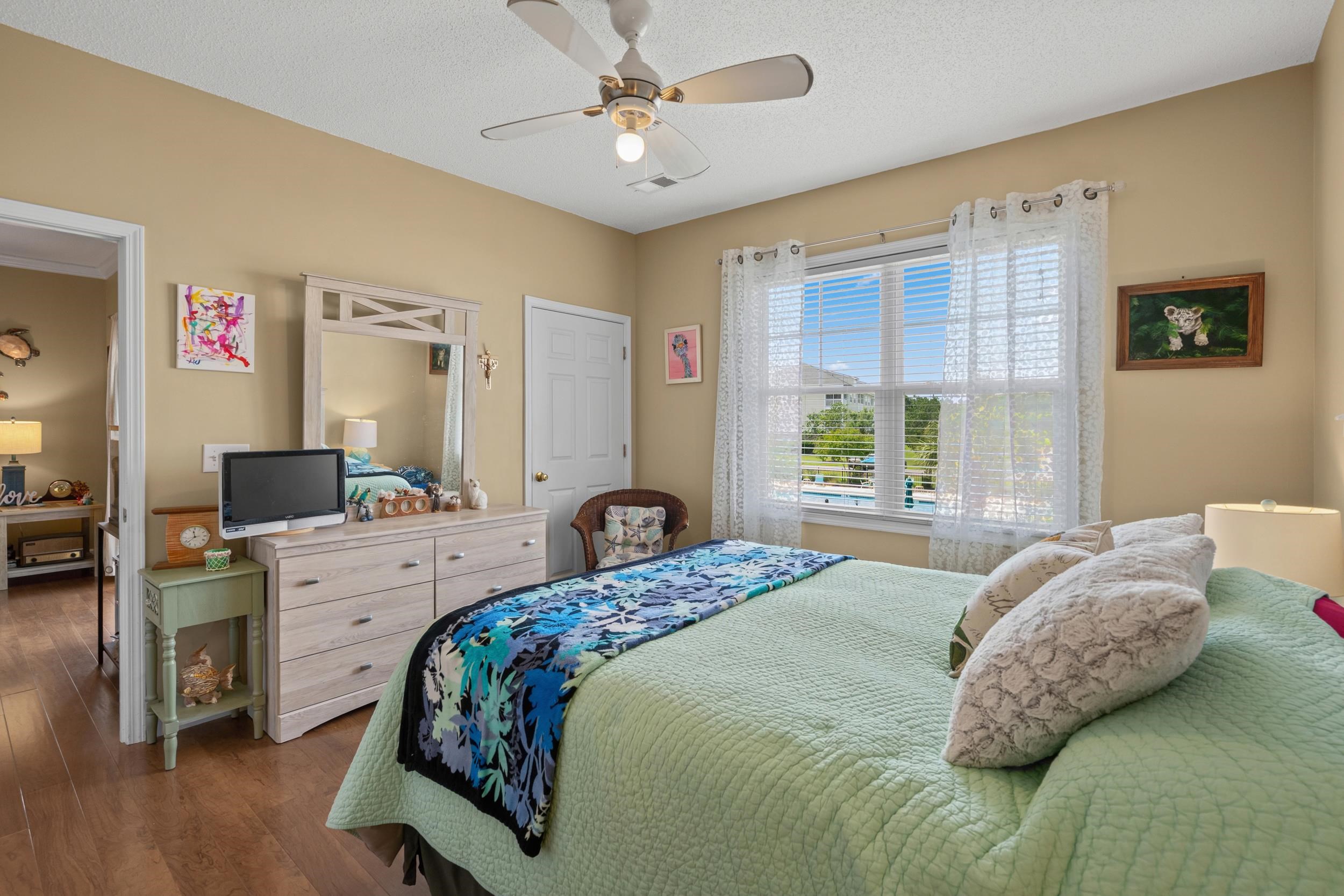 600 Heathrow Dr. Property Photo 18