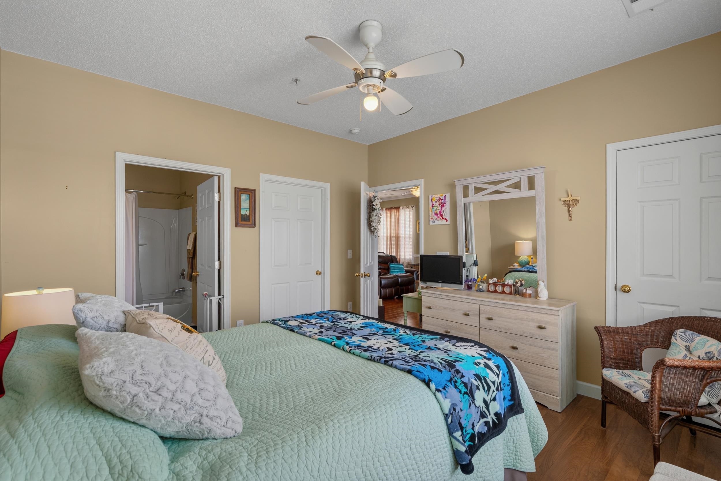 600 Heathrow Dr. Property Photo 19