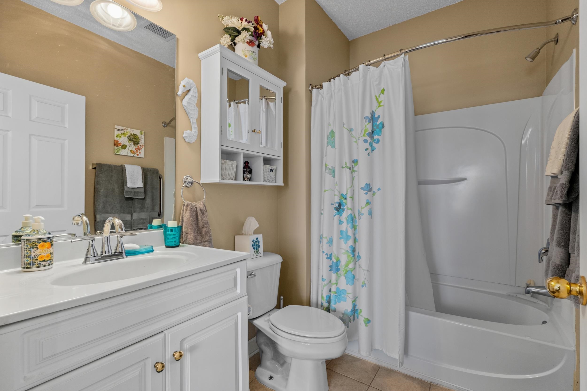 600 Heathrow Dr. Property Photo 20