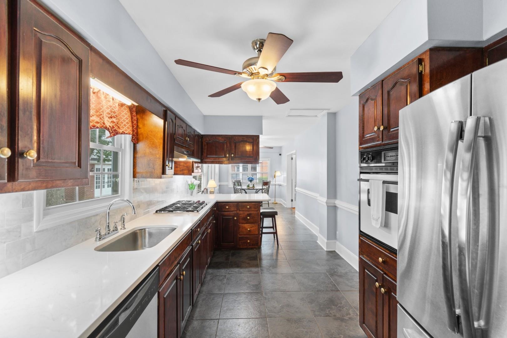 5632 Main St. Property Photo 5