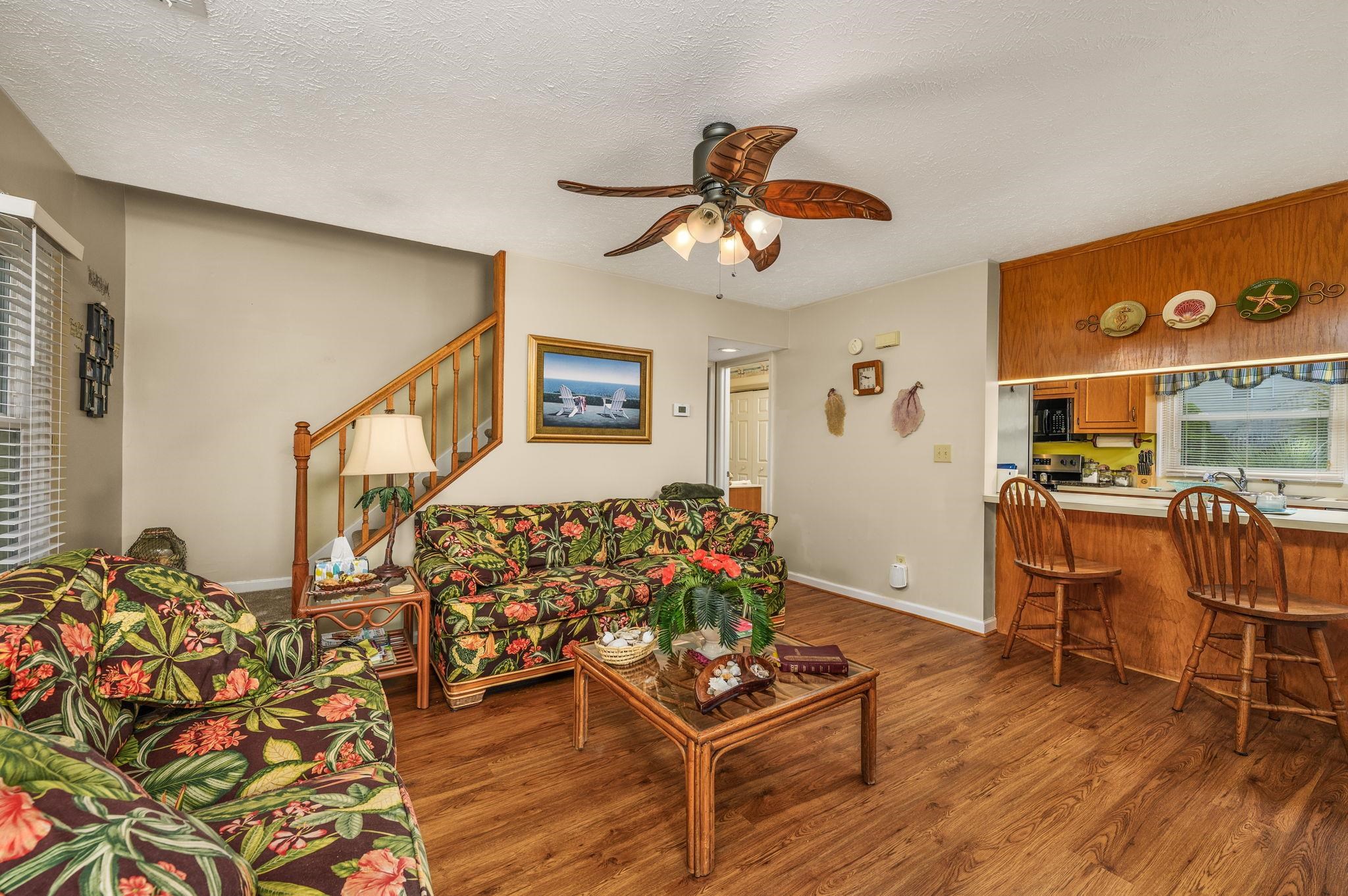 942 Tiffany Ln. Property Photo 4