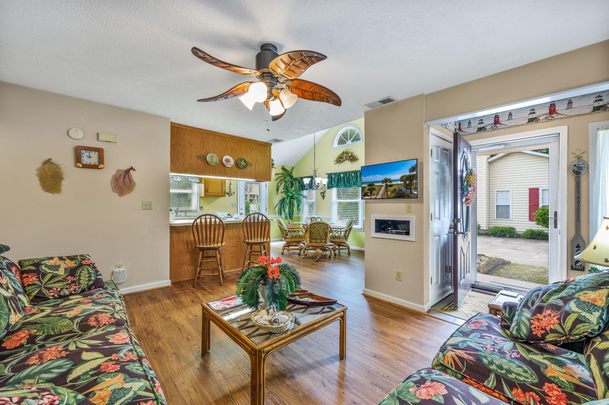 942 Tiffany Ln. Property Photo 6