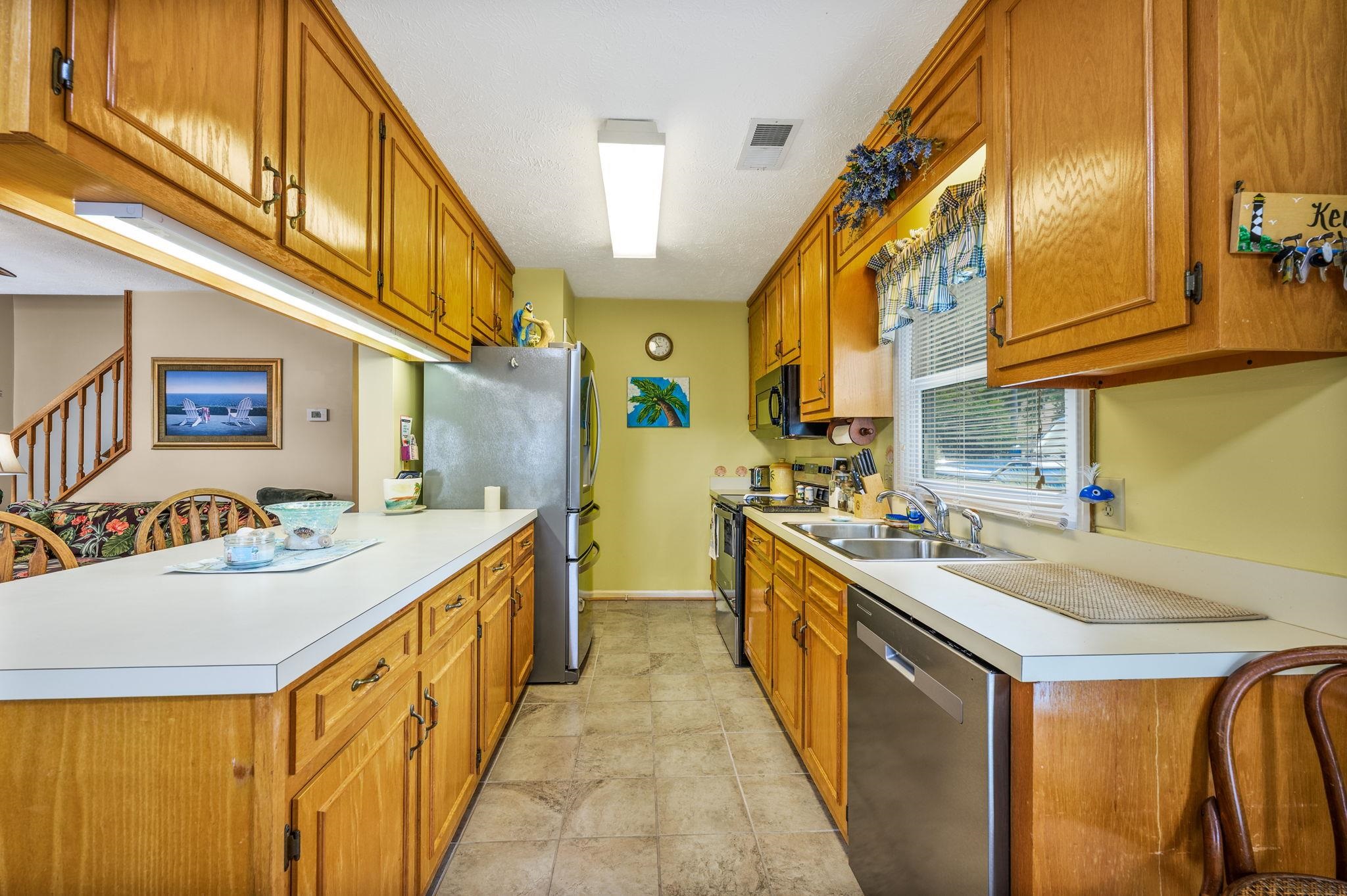 942 Tiffany Ln. Property Photo 10