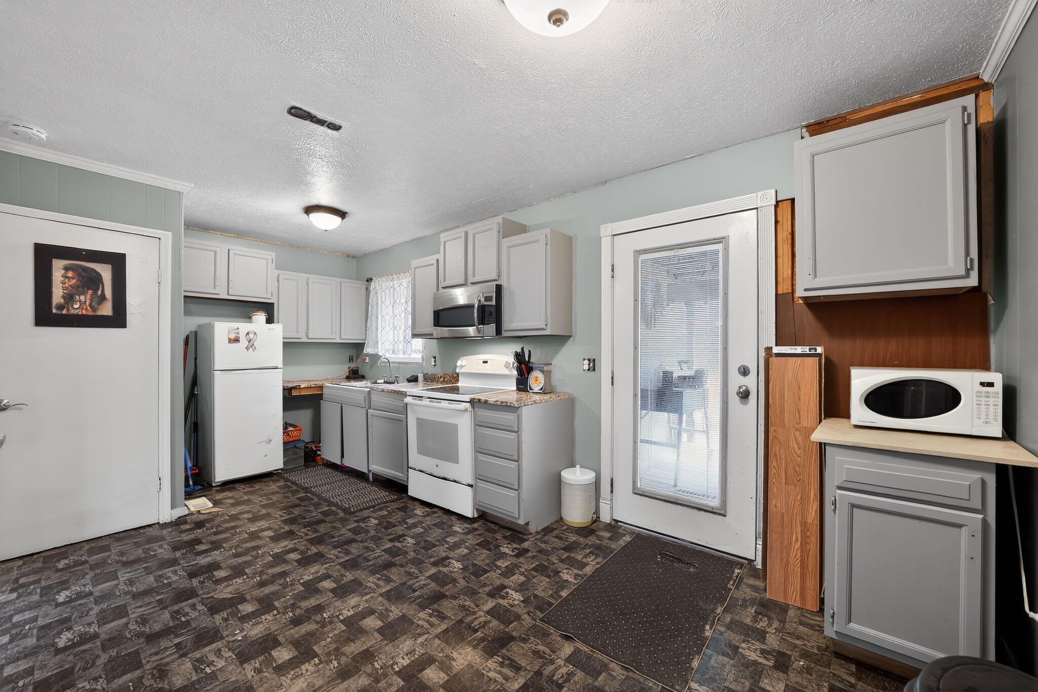 8345 Highway 917 Property Photo 15