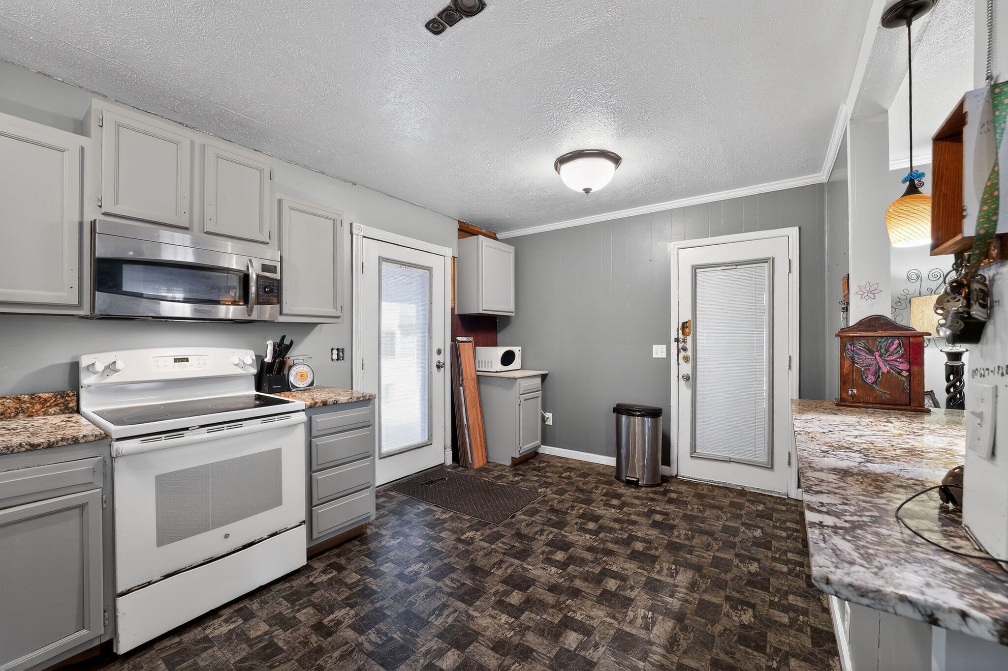8345 Highway 917 Property Photo 16