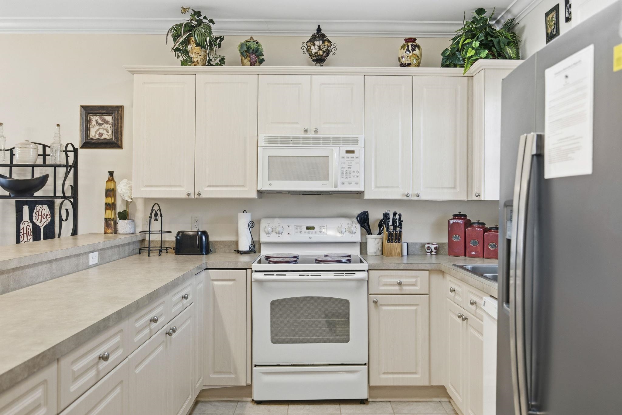 4895 Luster Leaf Circle Property Photo 7