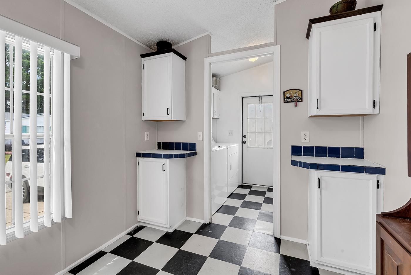 153 Queens Rd. Property Photo 9