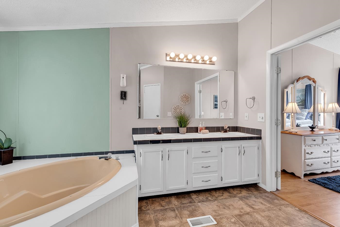 153 Queens Rd. Property Photo 21